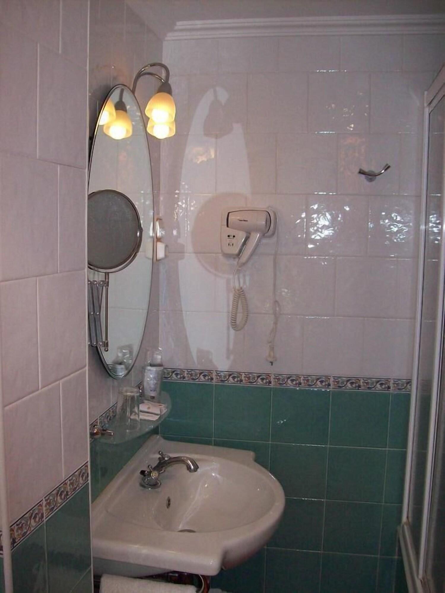 Equipamiento de Habitación Hostal Las Grullas