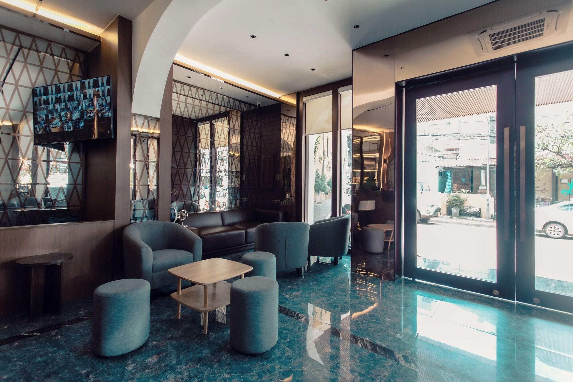 Vista Lobby Riverside Hotel