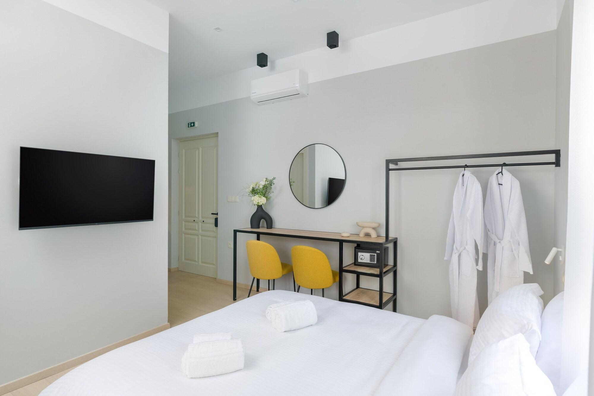 Varios Giustiniani Apartments