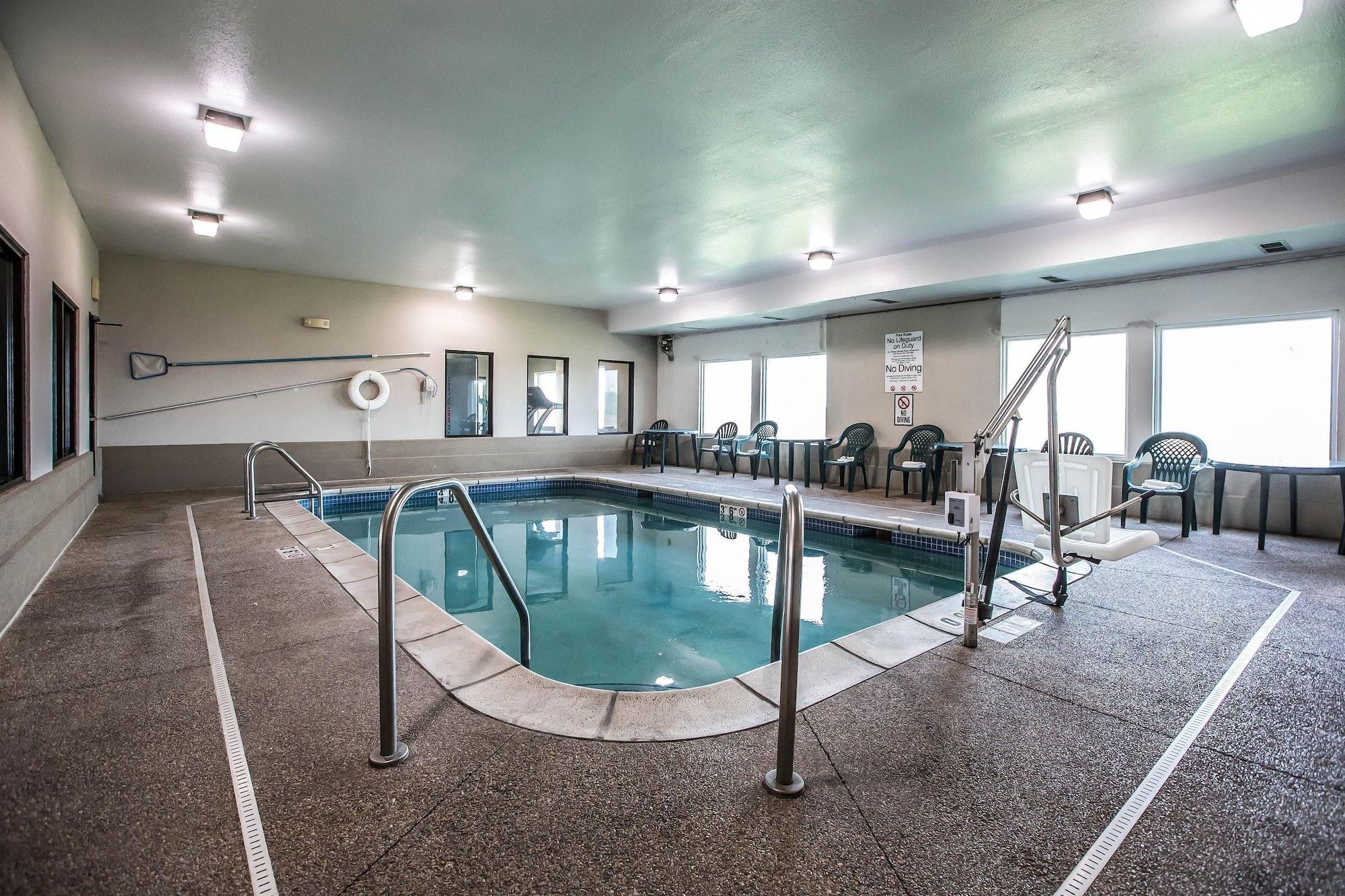 Vista Piscina Quality Inn & Suites Mendota near I-39