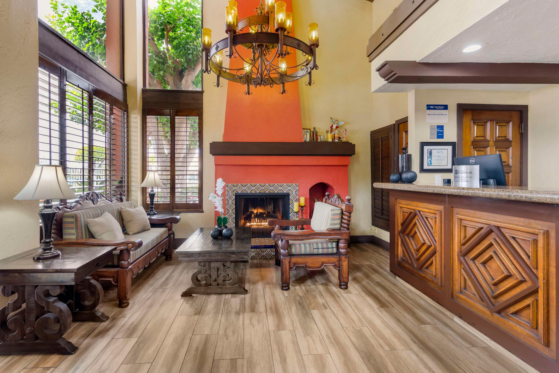 Vista Lobby Best Western Americana Inn