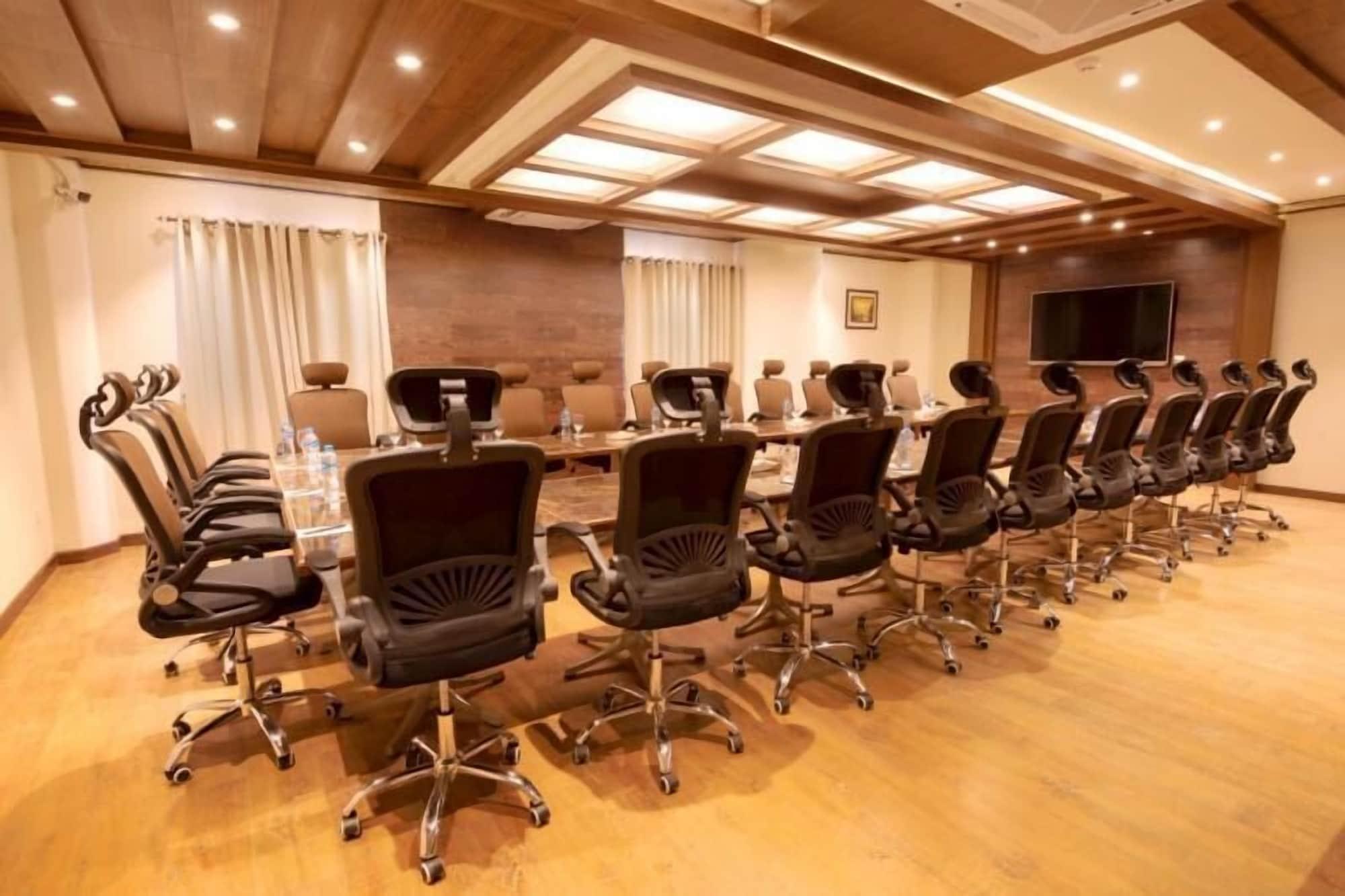 Sala de Reuniones Hotel One Garden Town Lahore