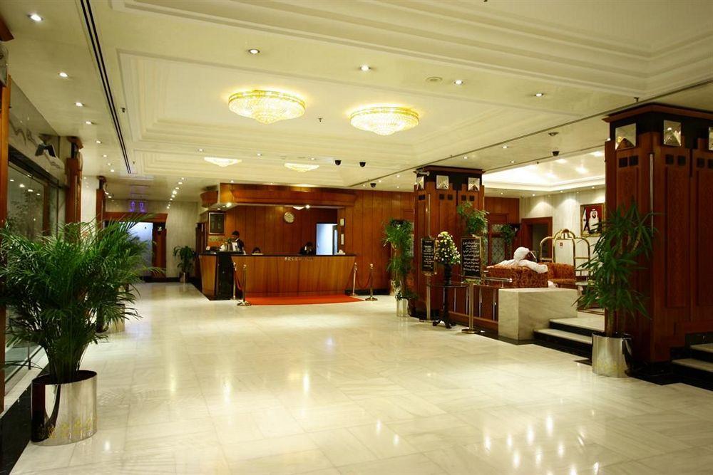 Vista Lobby St George Hotel