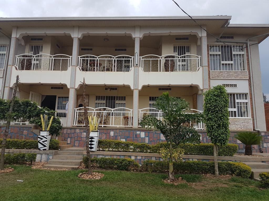 Vista Exterior Mubwiza Courts
