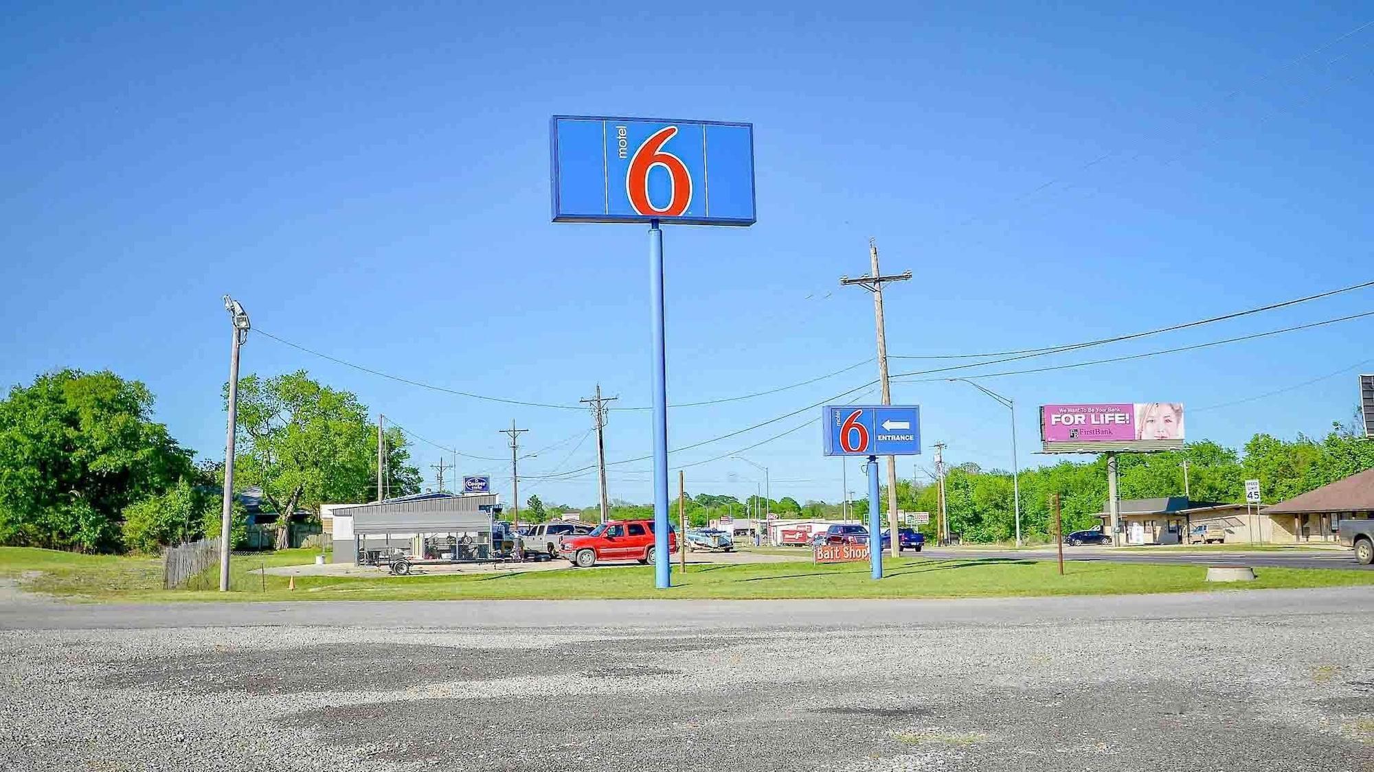 Vista Exterior Motel 6 Atoka, OK
