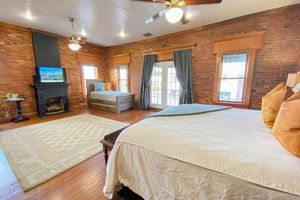 Alquiler Vacacional - A unique lodging experience located in the heart of downtown Enterprise!