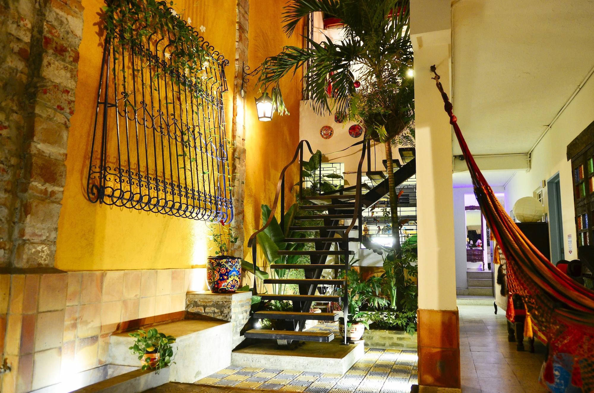 Varios Magic Garden House