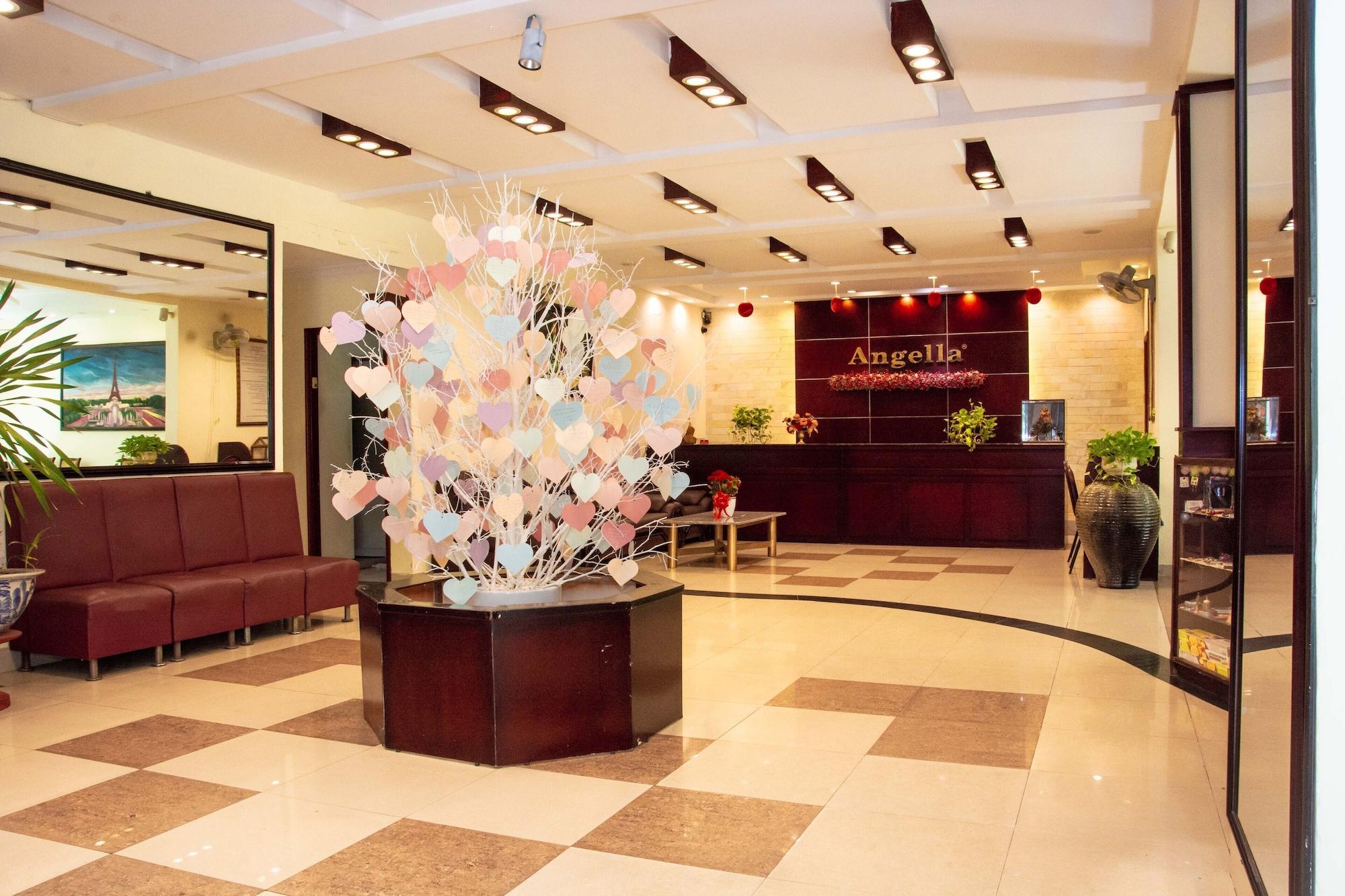 Vista Lobby Angella