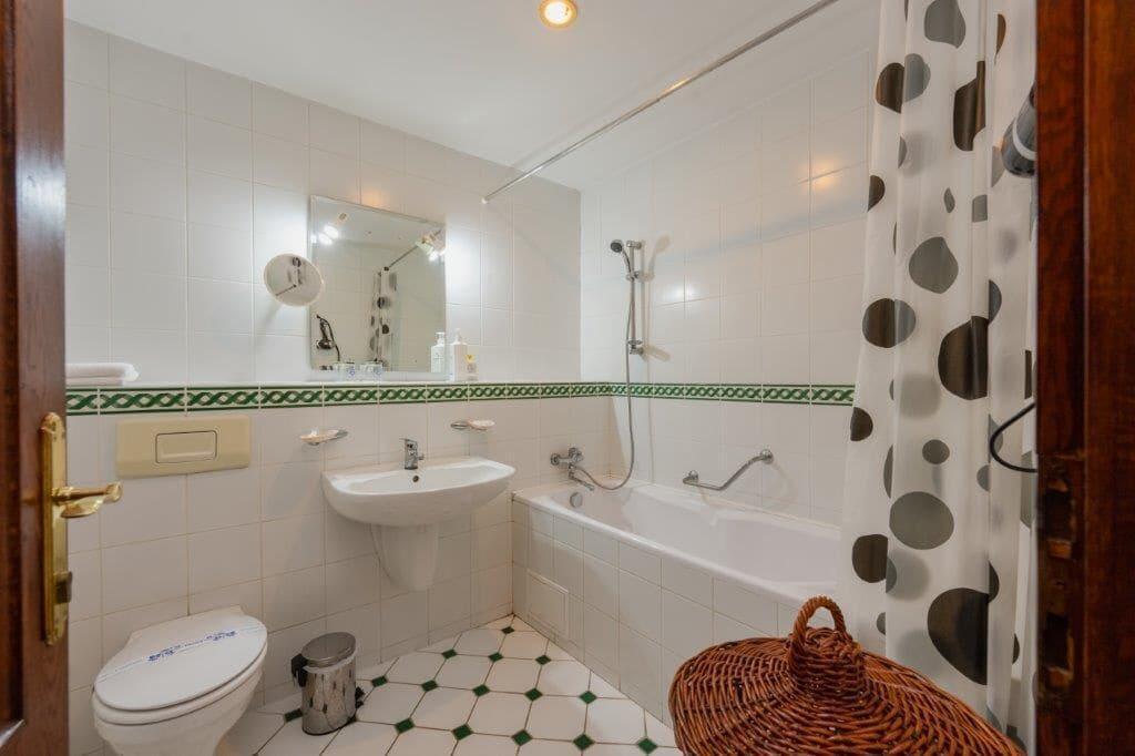 Equipamiento de Habitación Casa cu Cerb