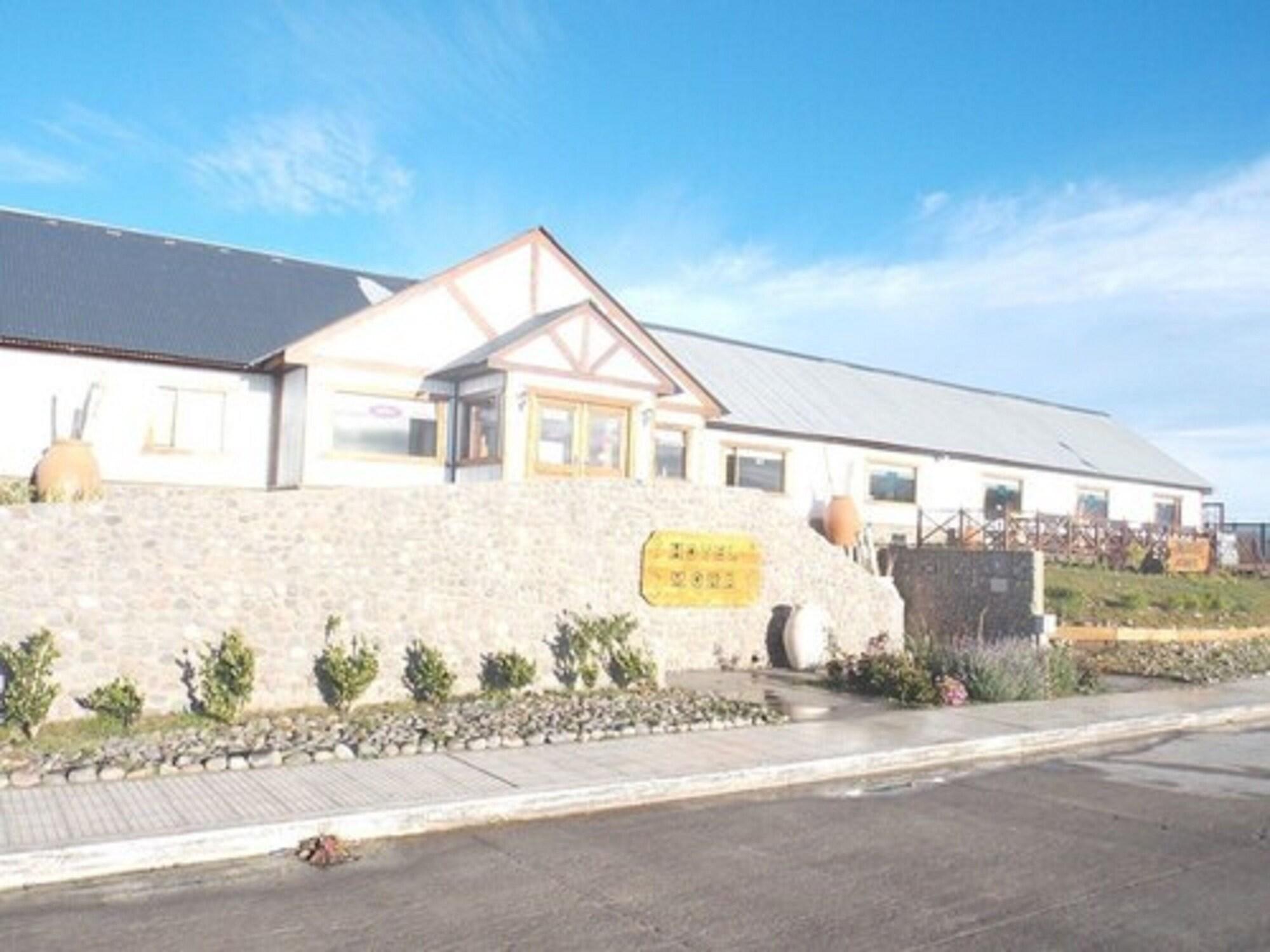 Vista Exterior Hotel Mora
