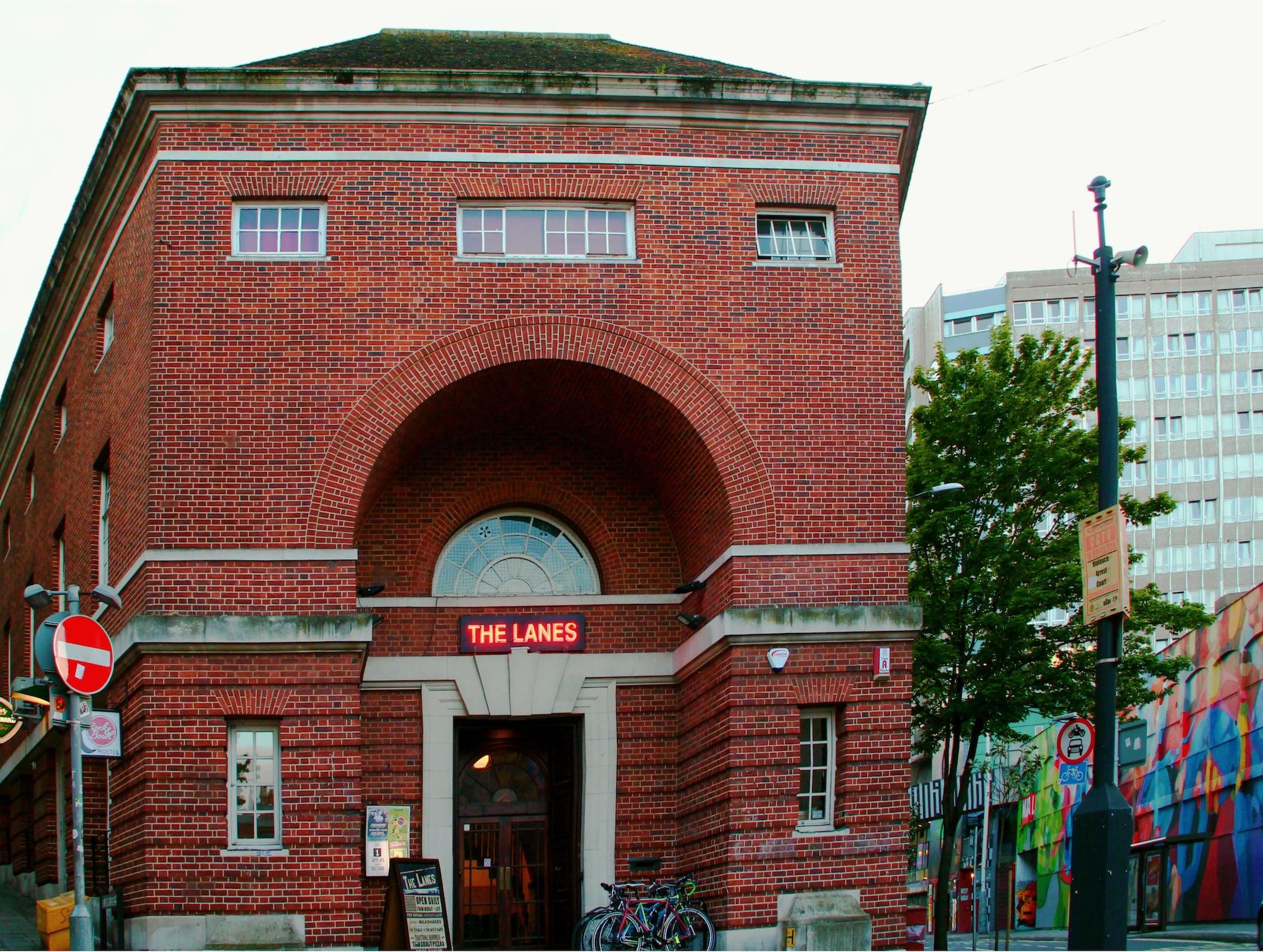 Vista Exterior Rock n Bowl Hostel