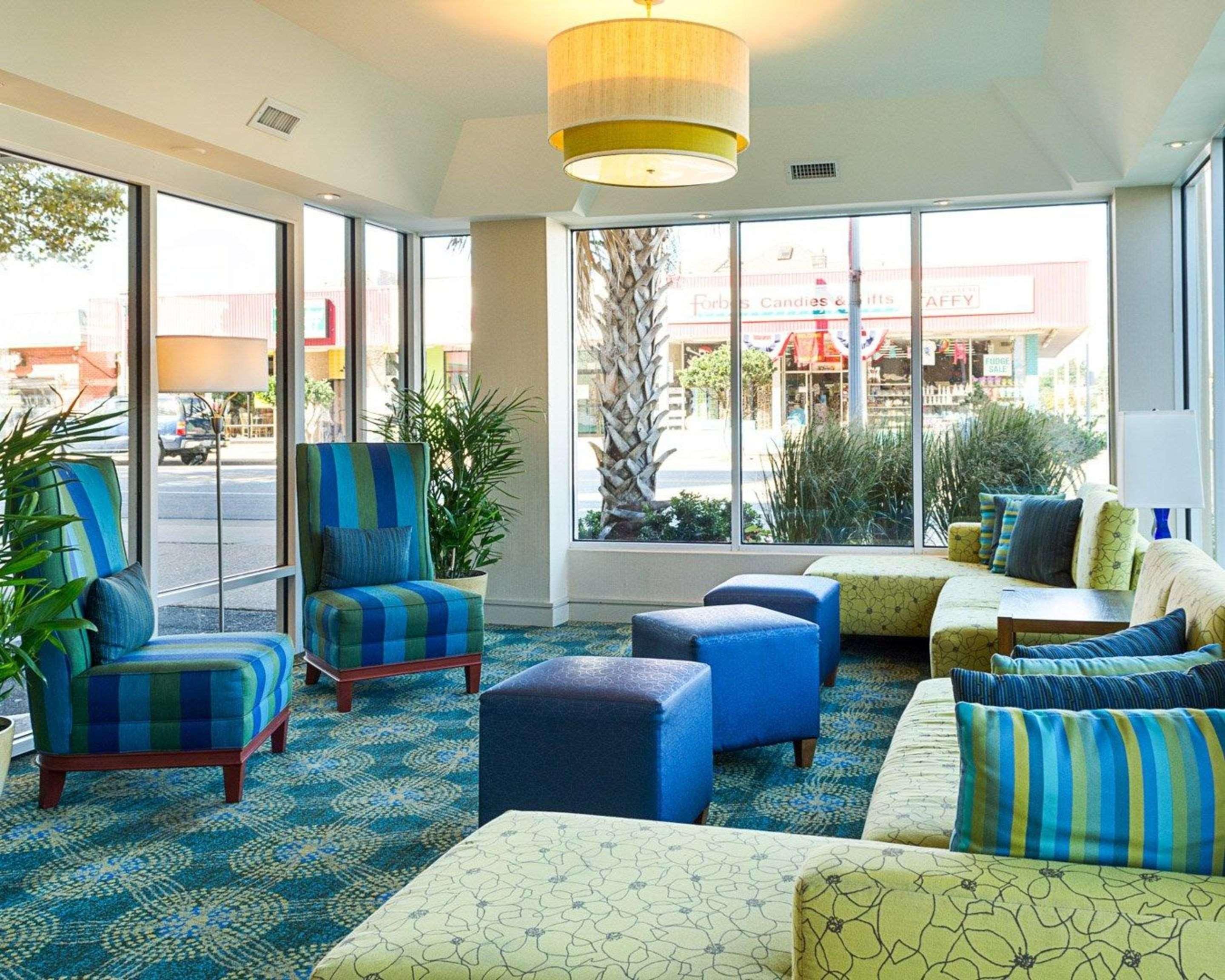 Vista Lobby Comfort Suites Beachfront