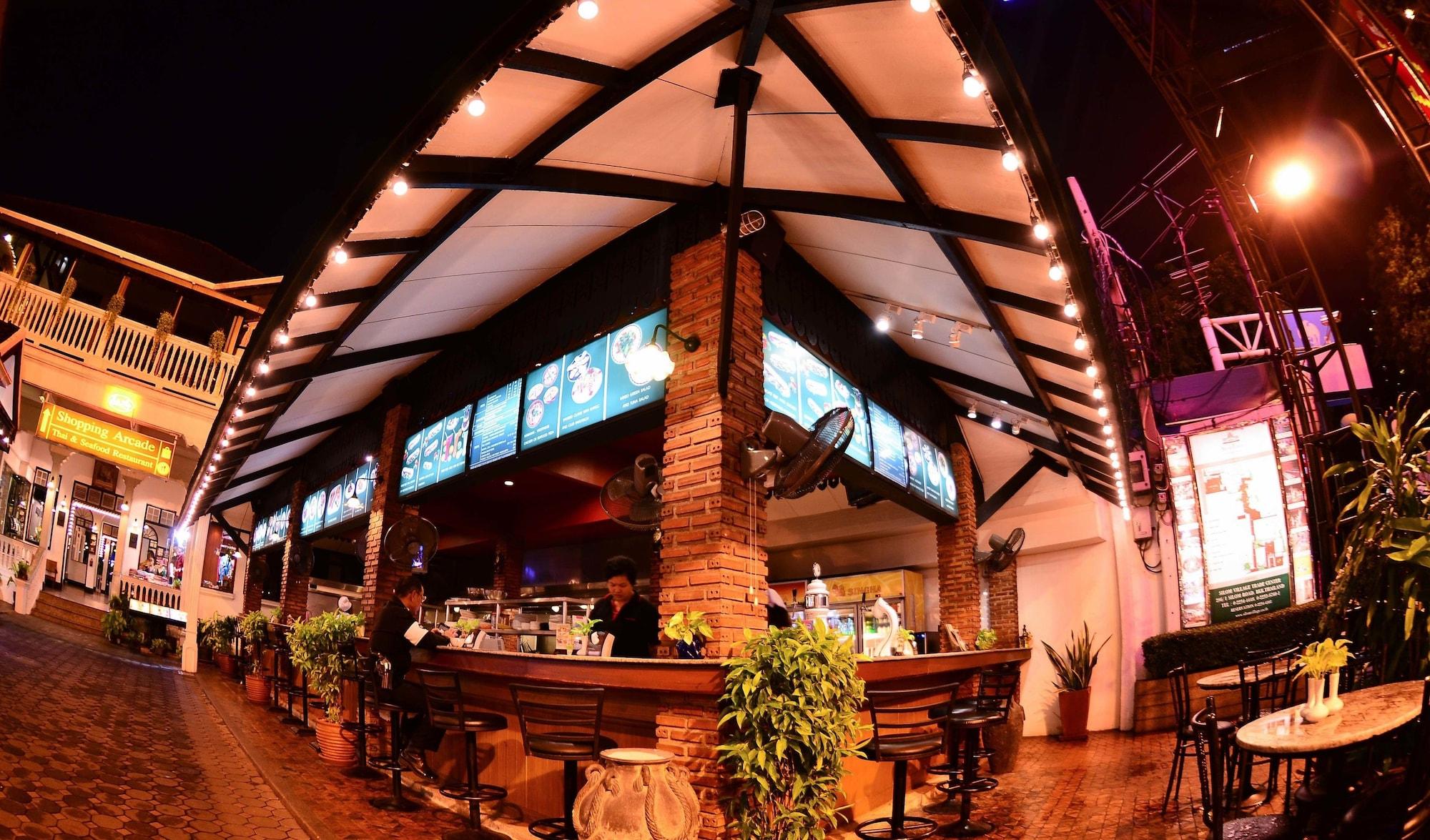 Bar/Salón Silom Village Inn