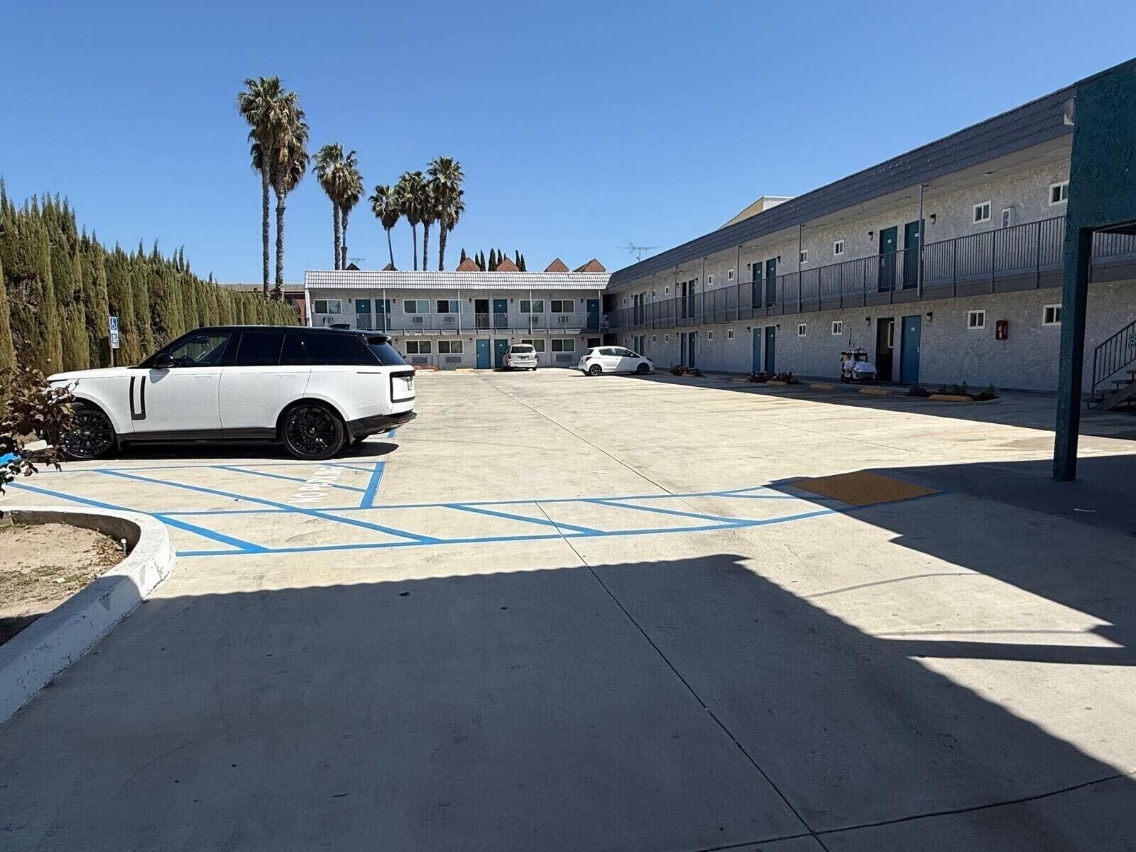 Vista Exterior Travel Inn Motel