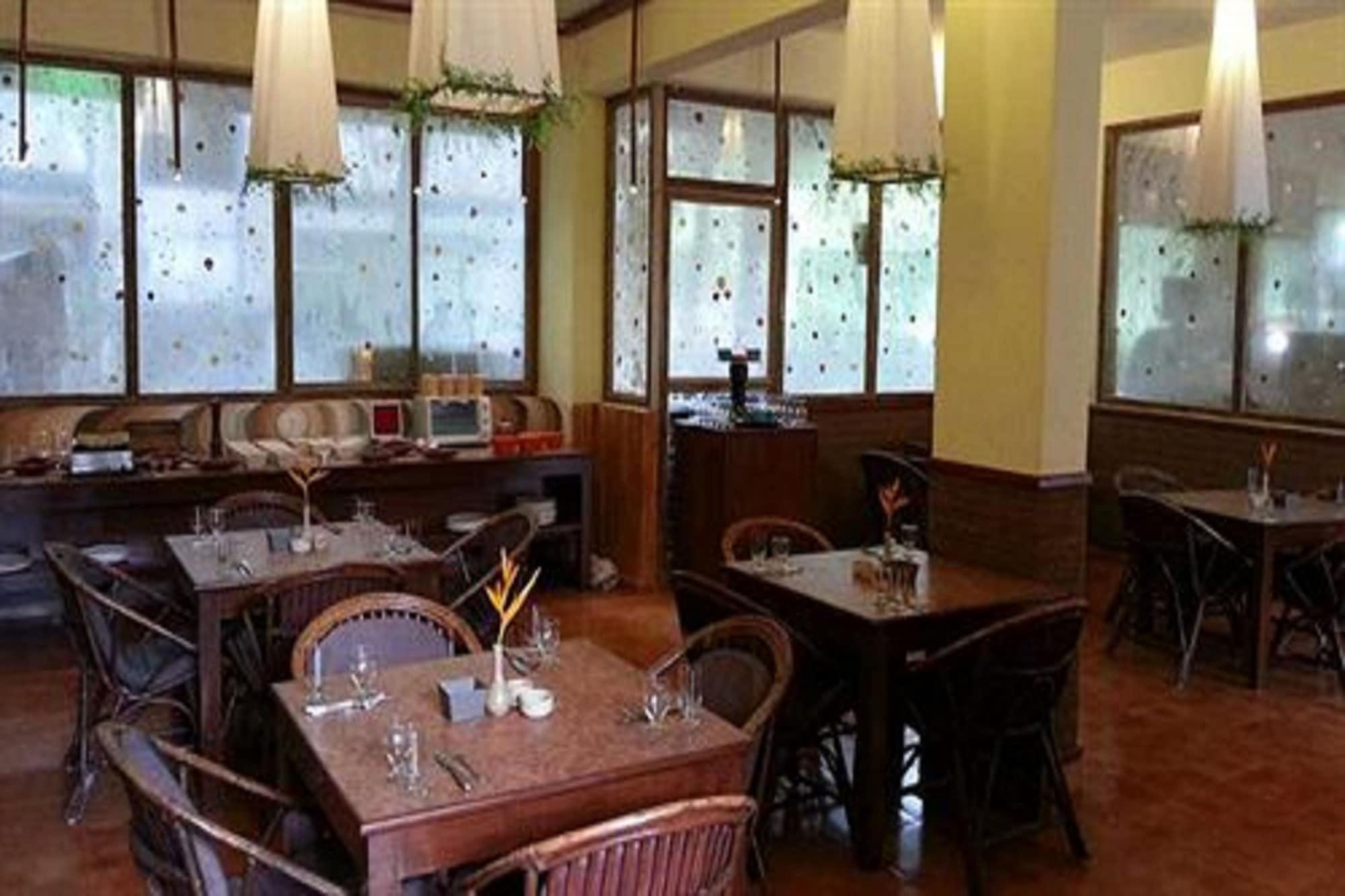 Restaurant The Camelot Beach Resort
