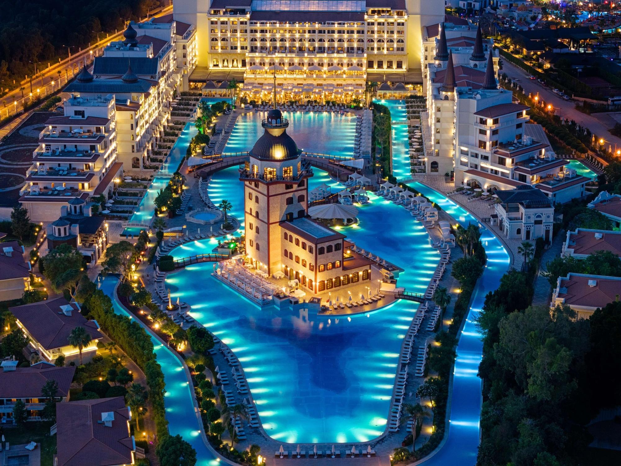 Vista Exterior Titanic Mardan Palace - All Inclusive