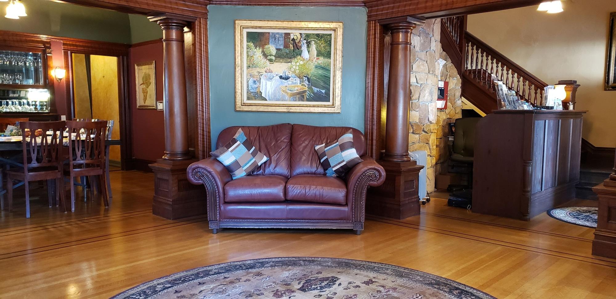 Vista Lobby Cabernet House, An Old World Inn