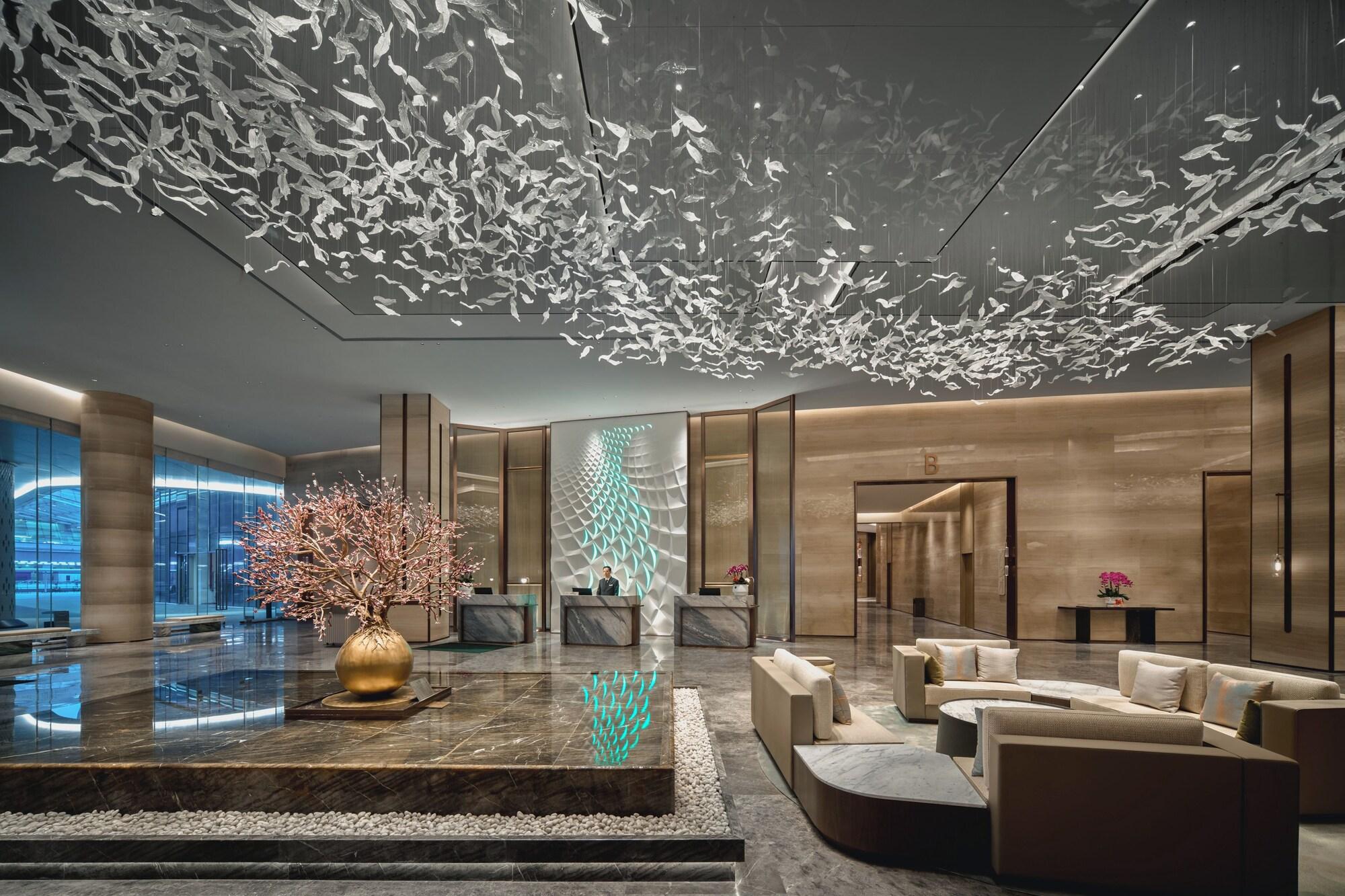Vista Lobby Holiday Inn Wuhan Tianhe Airport by IHG