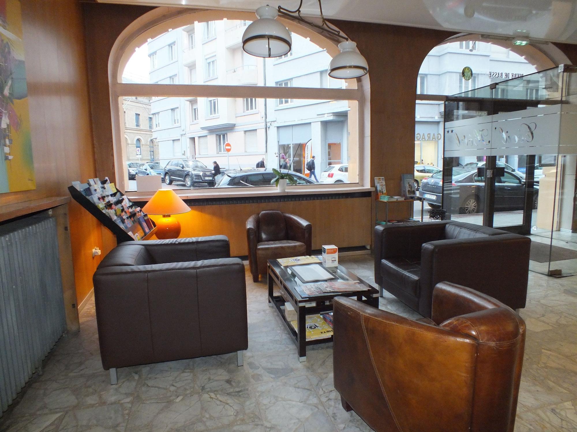 Vista Lobby Cecil Metz Gare