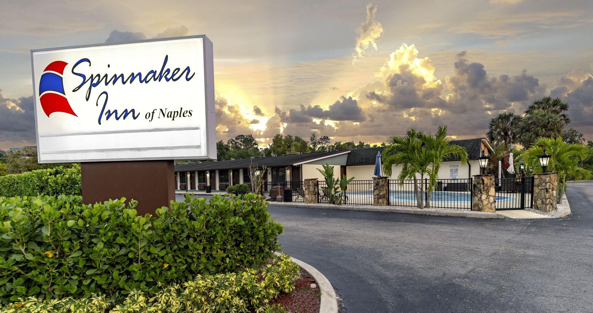 Vista Exterior Spinnaker Inn of Naples