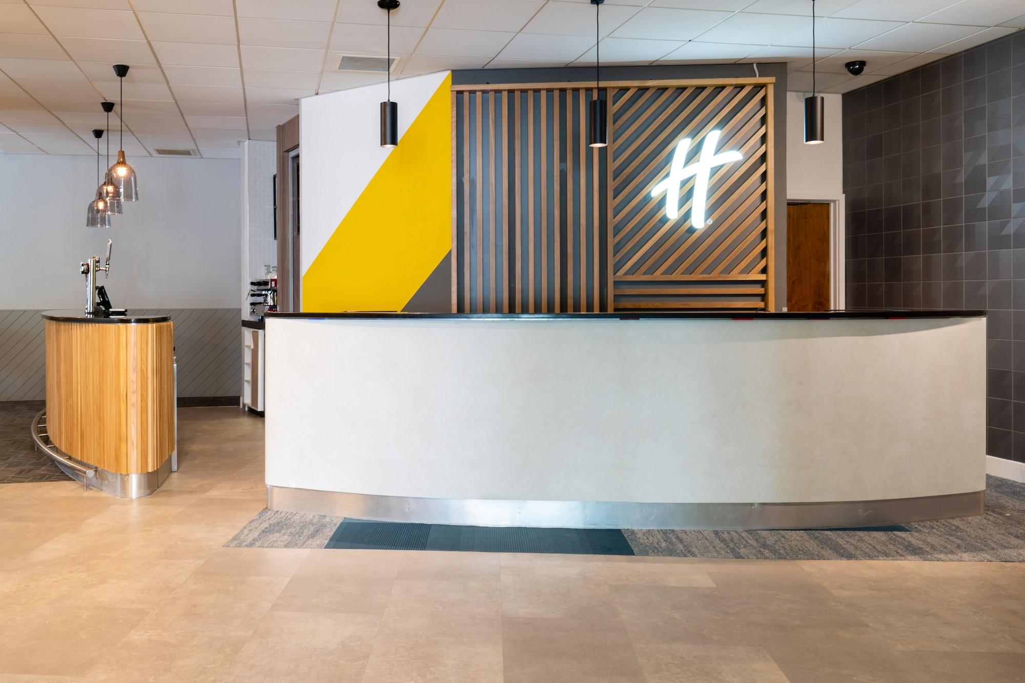 Vista Lobby Holiday Inn Bournemouth by IHG