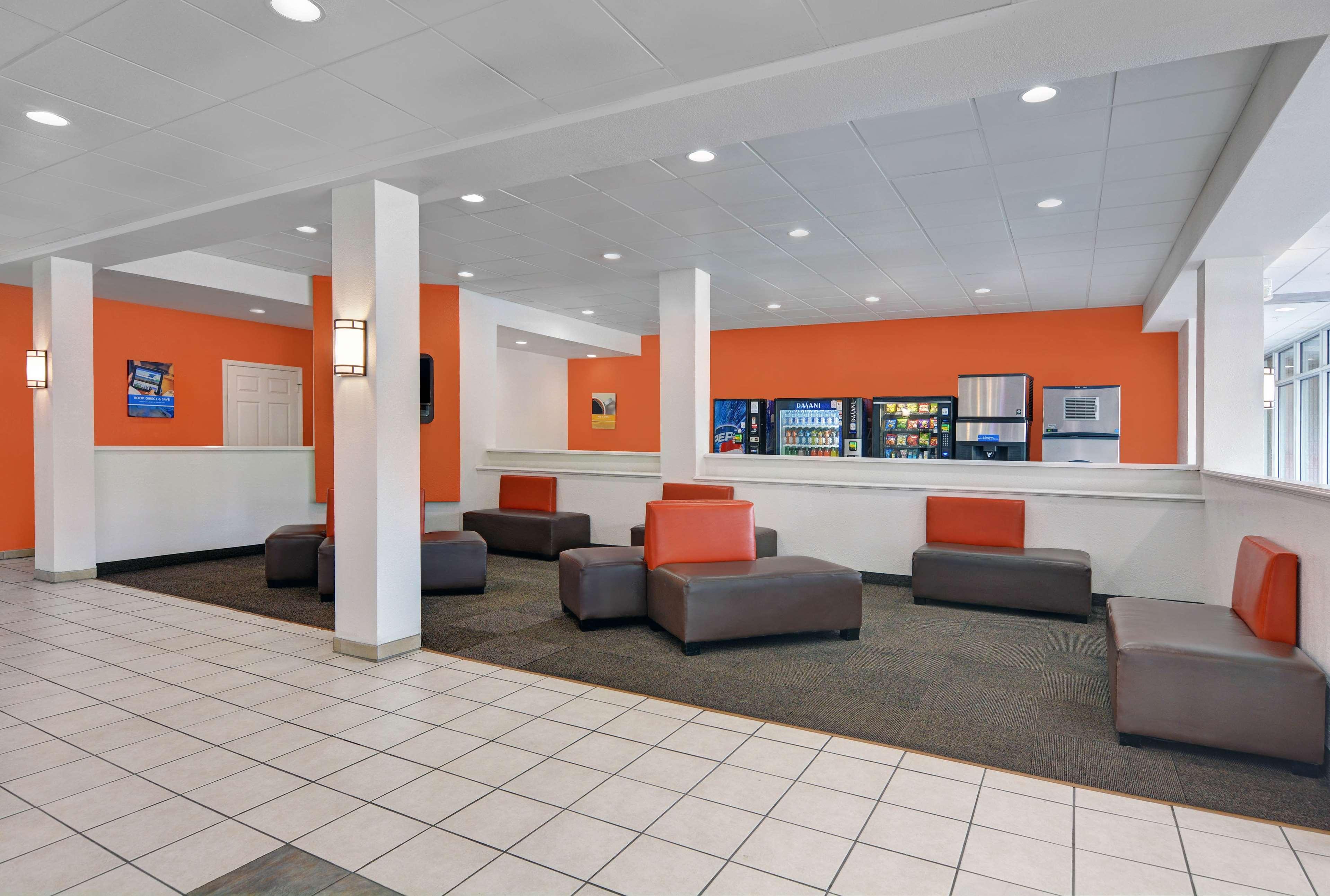 Vista Lobby Motel 6 Cutler Bay, FL
