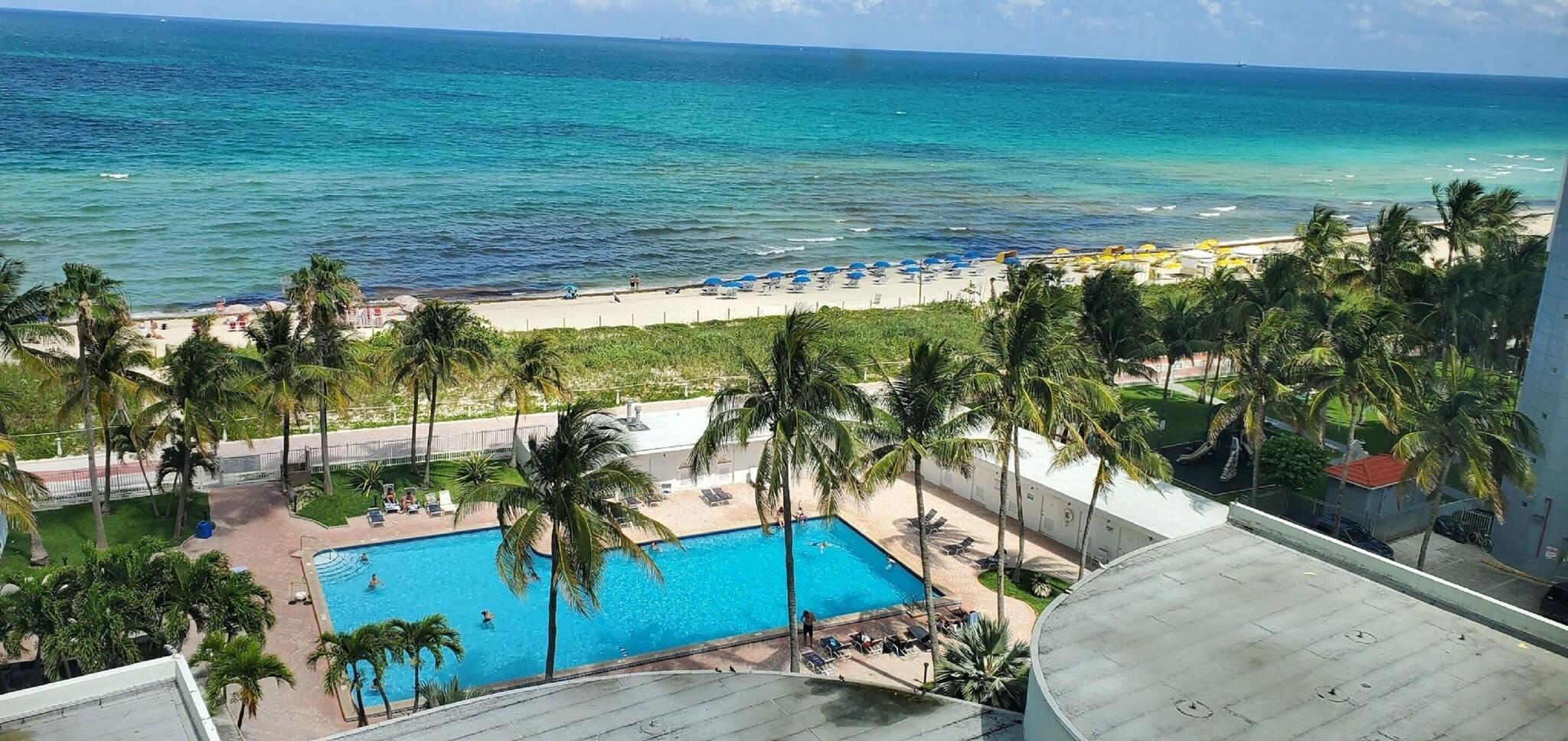 Vista Exterior Ocean Front Casablanca Studios with FULL KITCHENS & Beach access By BL Rentals