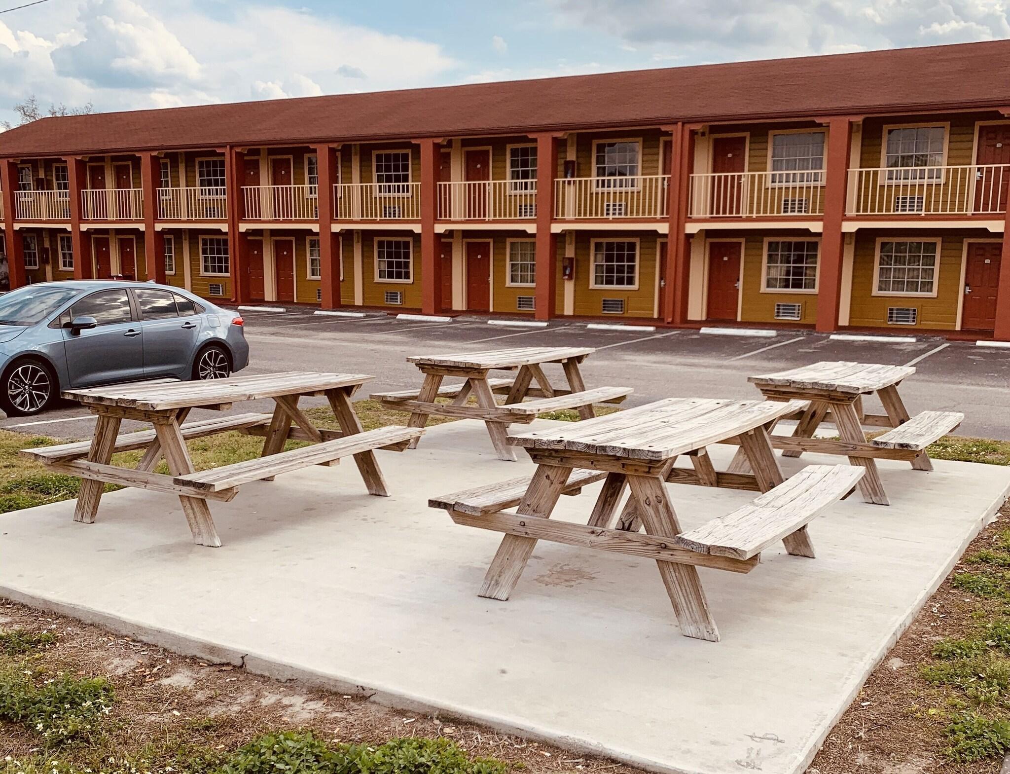 Instalaciones Recreativas Econo Lodge Inn & Suites Maingate Central