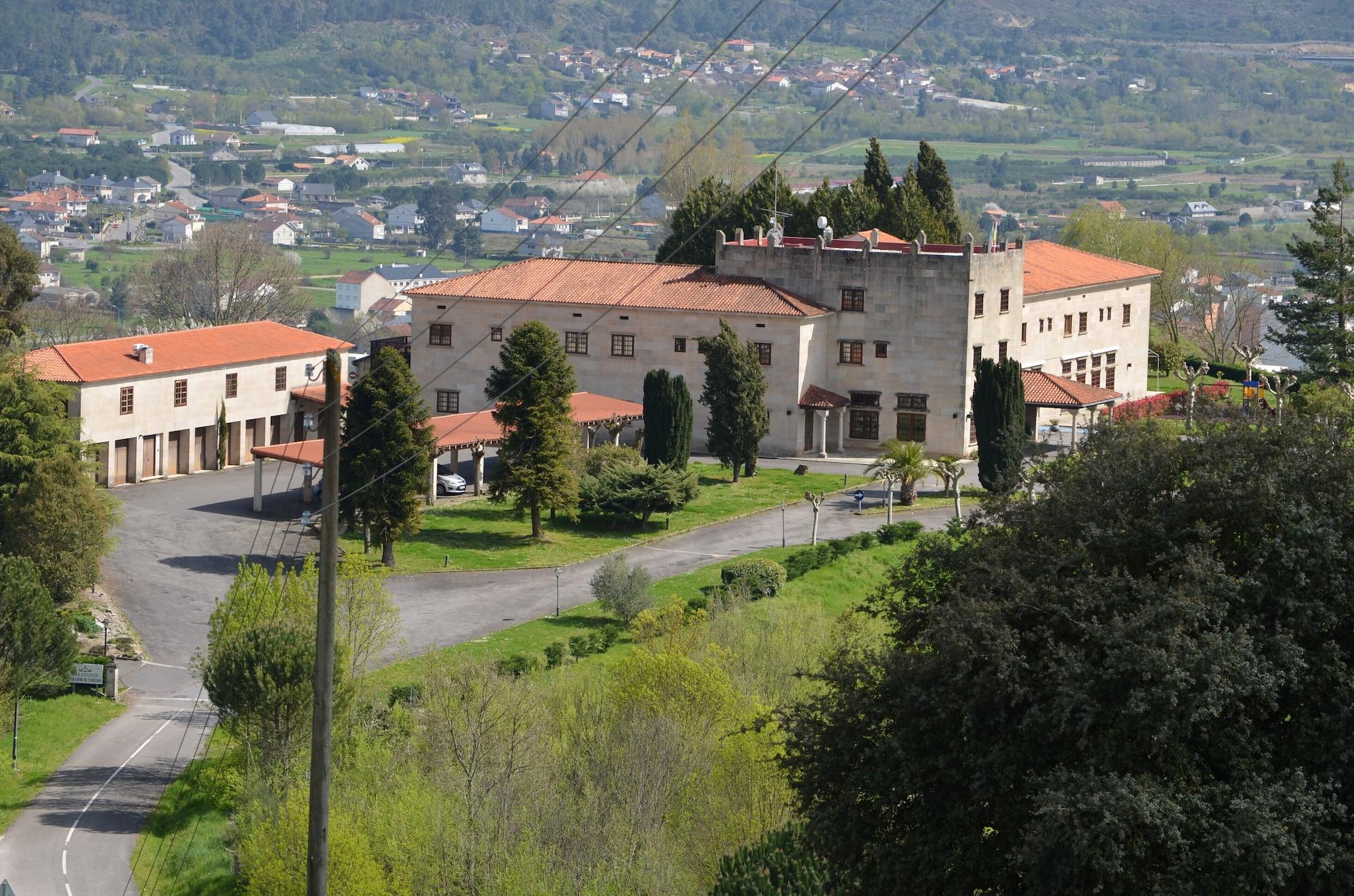 Vista Exterior Parador De Verin