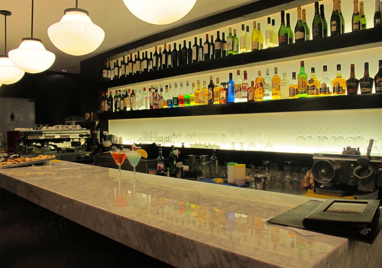 Bar/Salón Bulnes Eco Suites