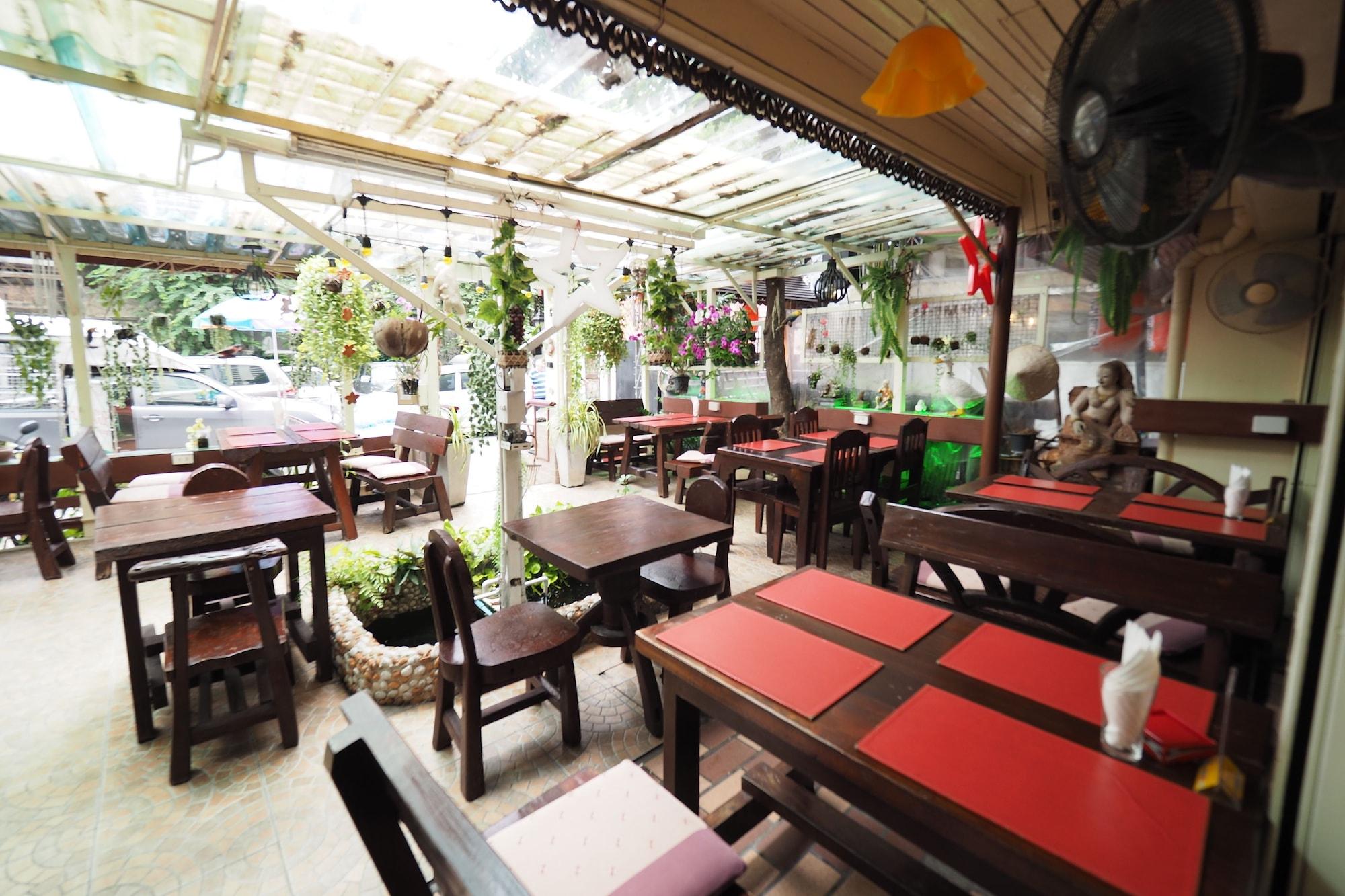 Restaurant Honey House1