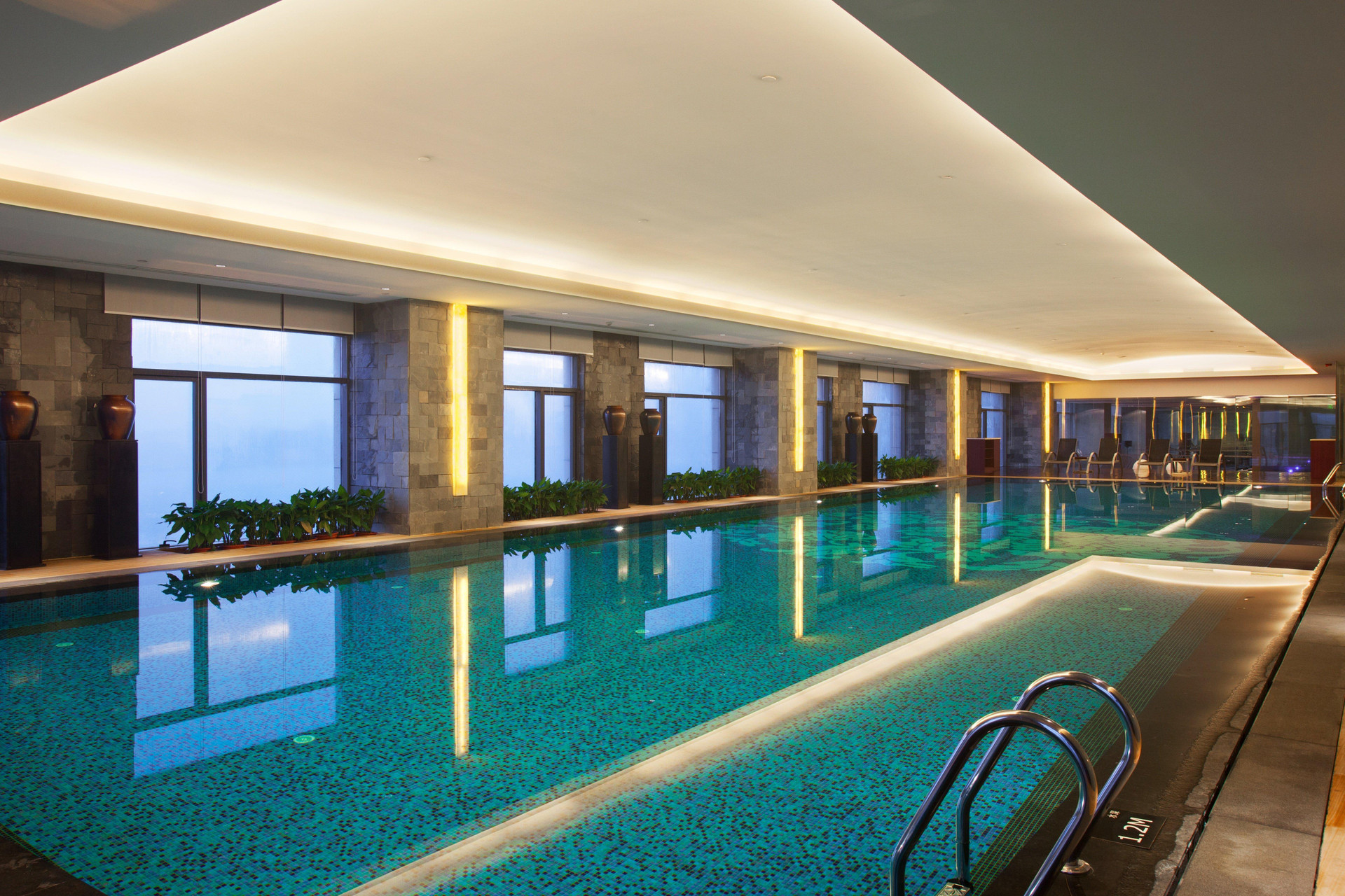 Vista Piscina Crowne Plaza Yichang by IHG