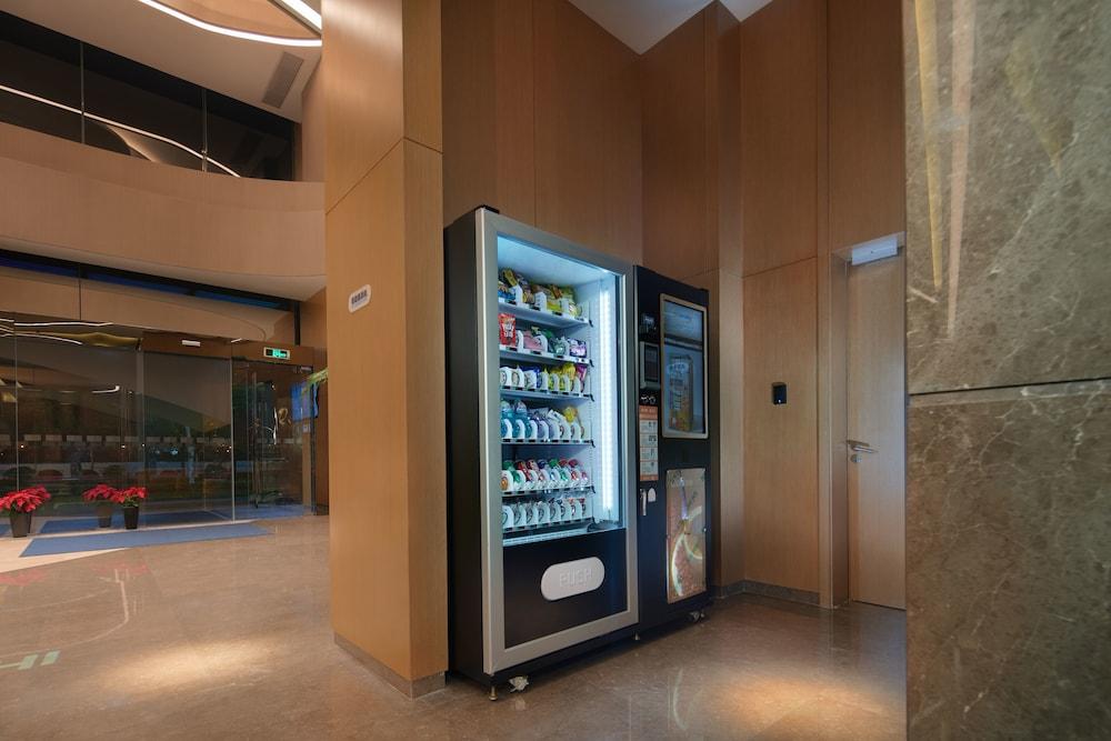 Vista Lobby Holiday Inn Express Hangzhou East Station by IHG