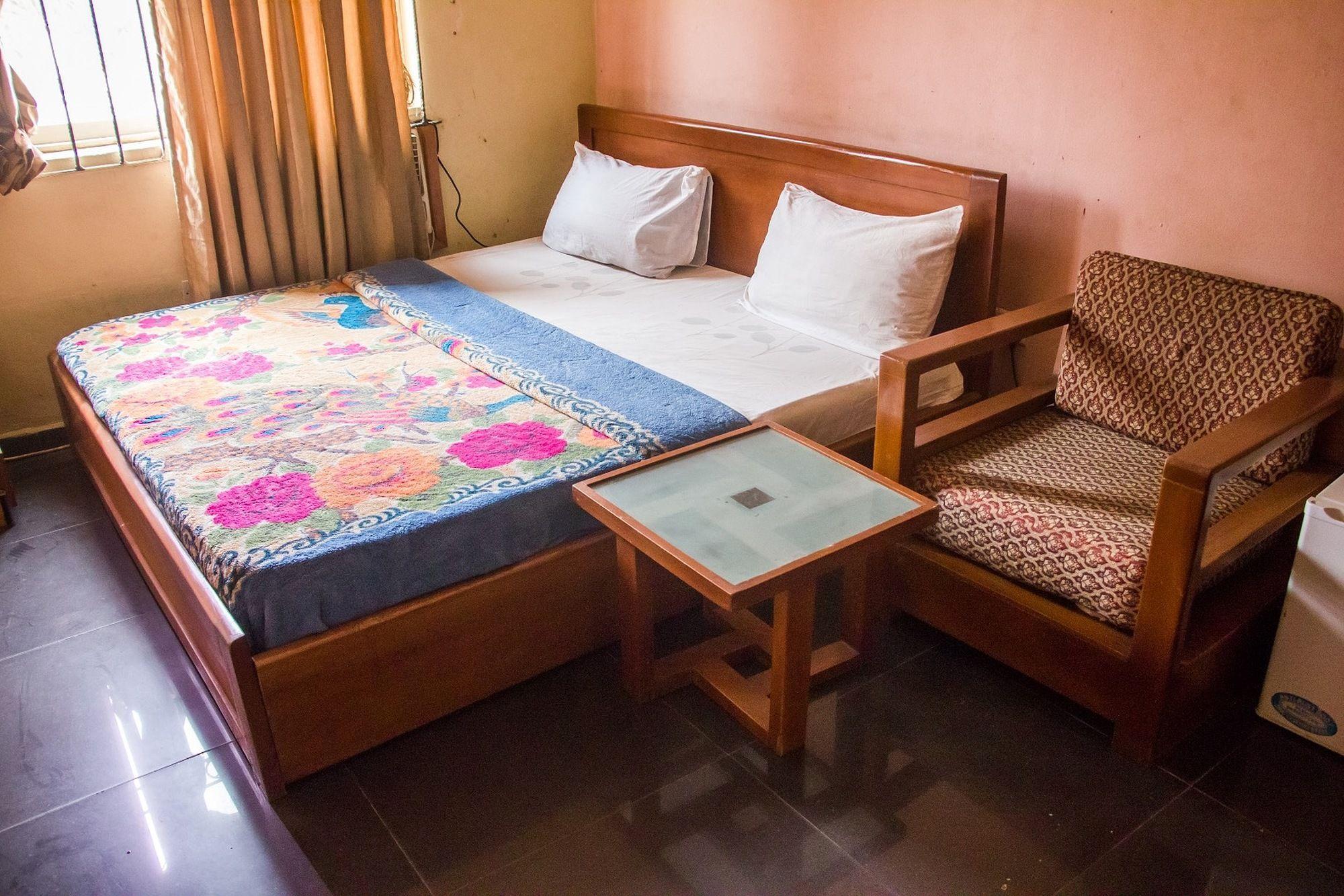 Varios Allonze Hotel