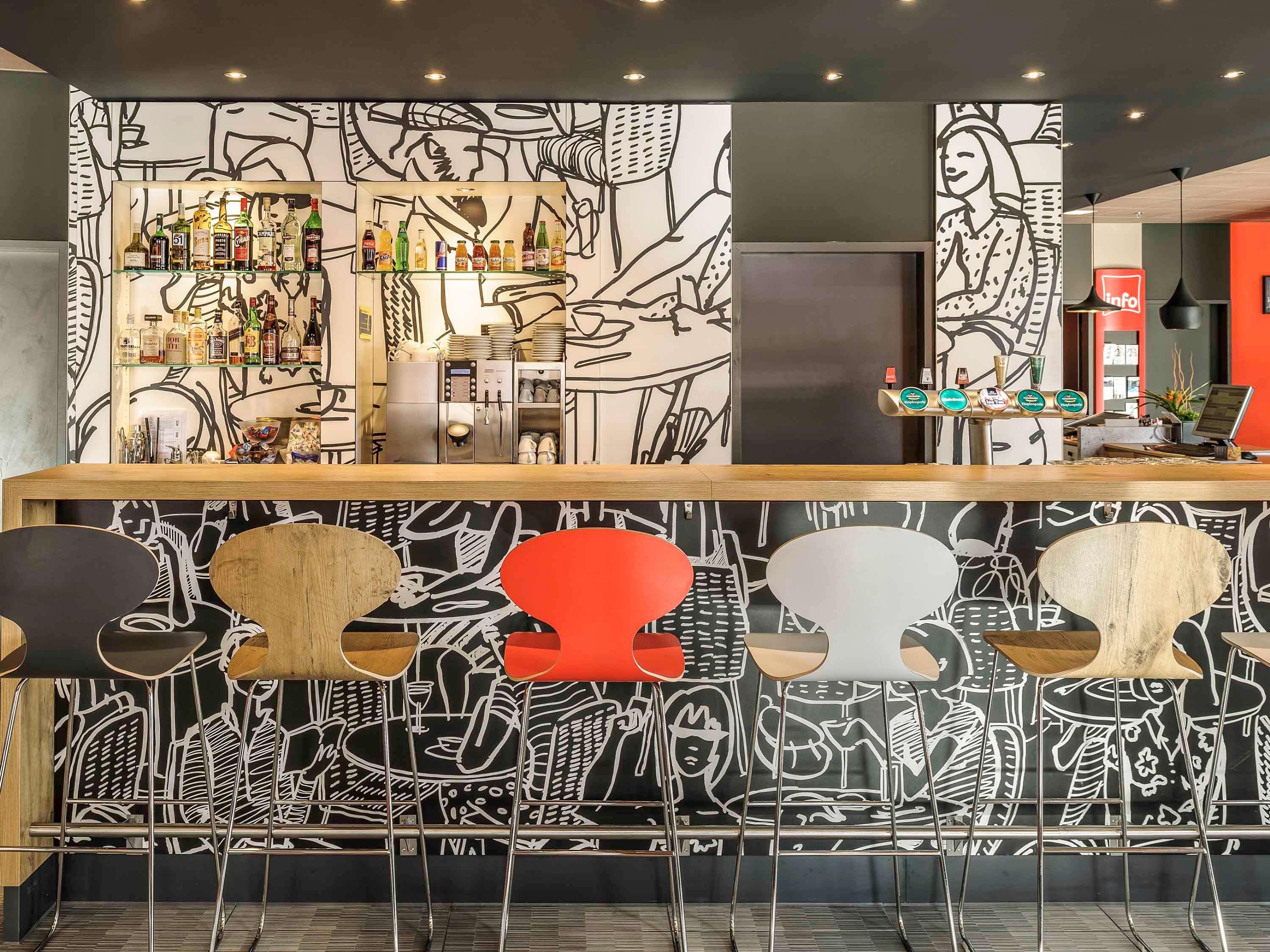 Bar/Salón ibis Bern Expo