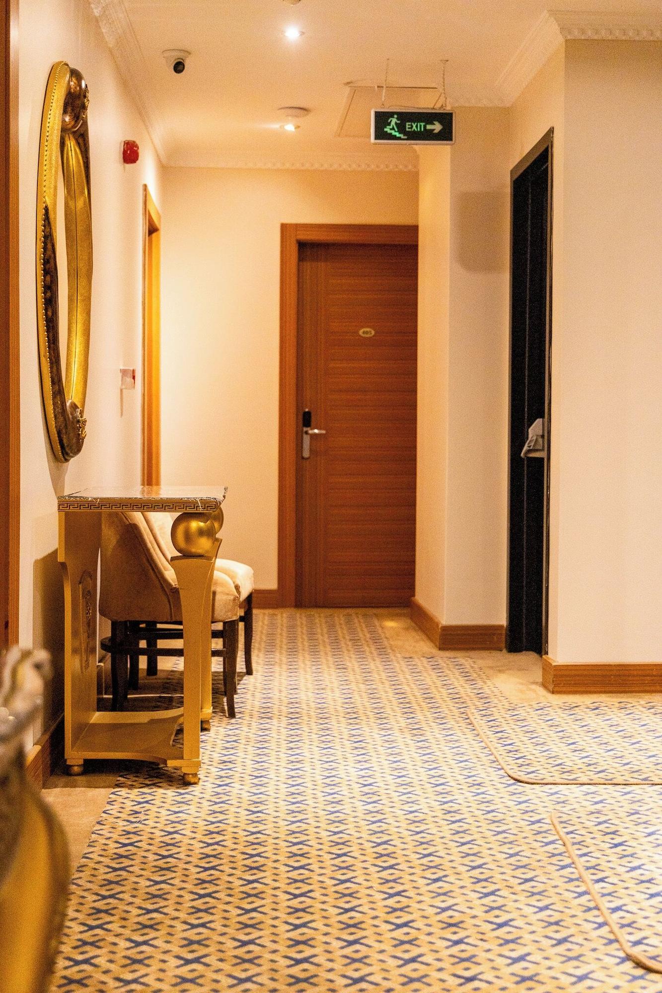 Varios Grand Rosa Hotel
