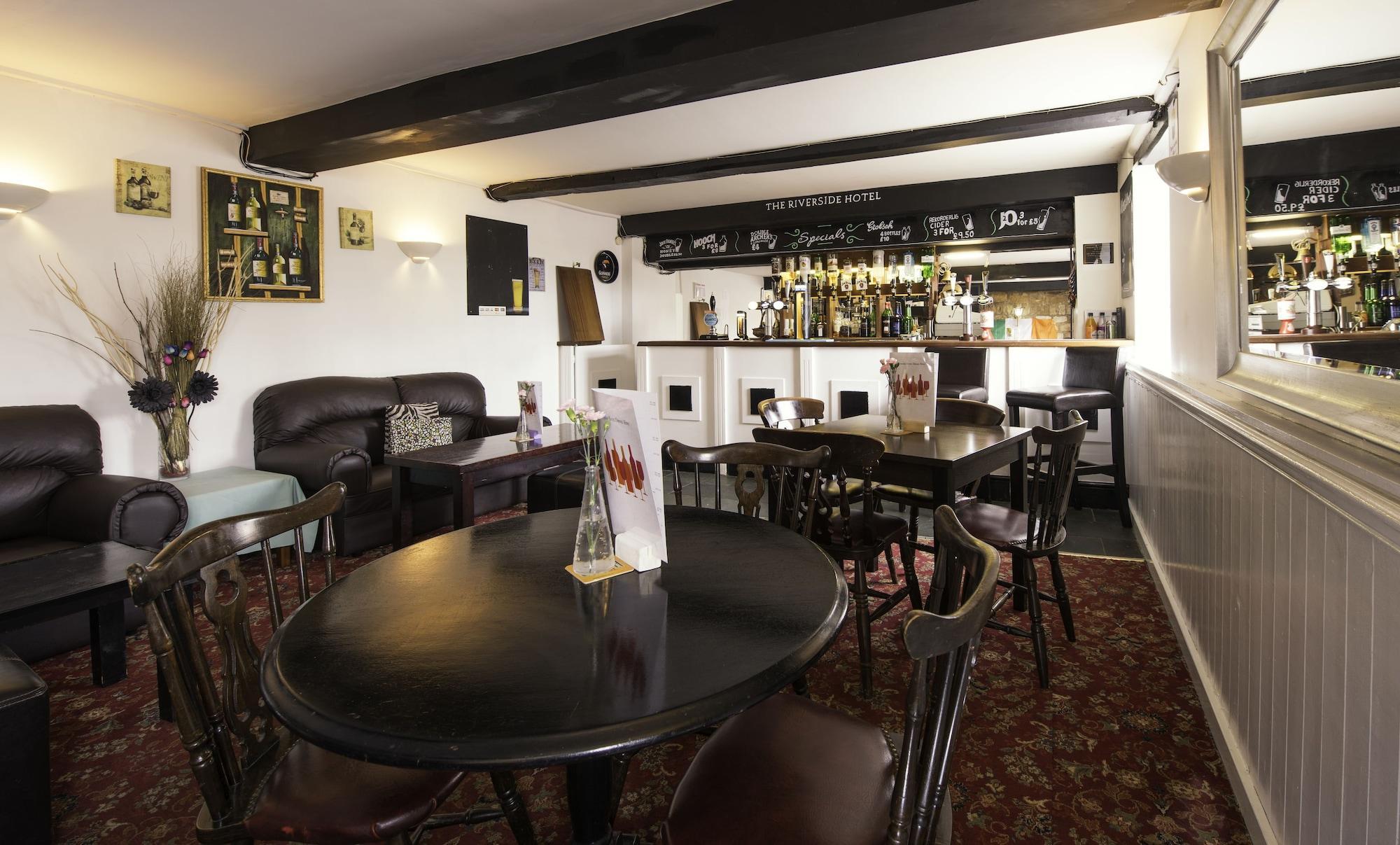 Restaurant The Riverside Hotel