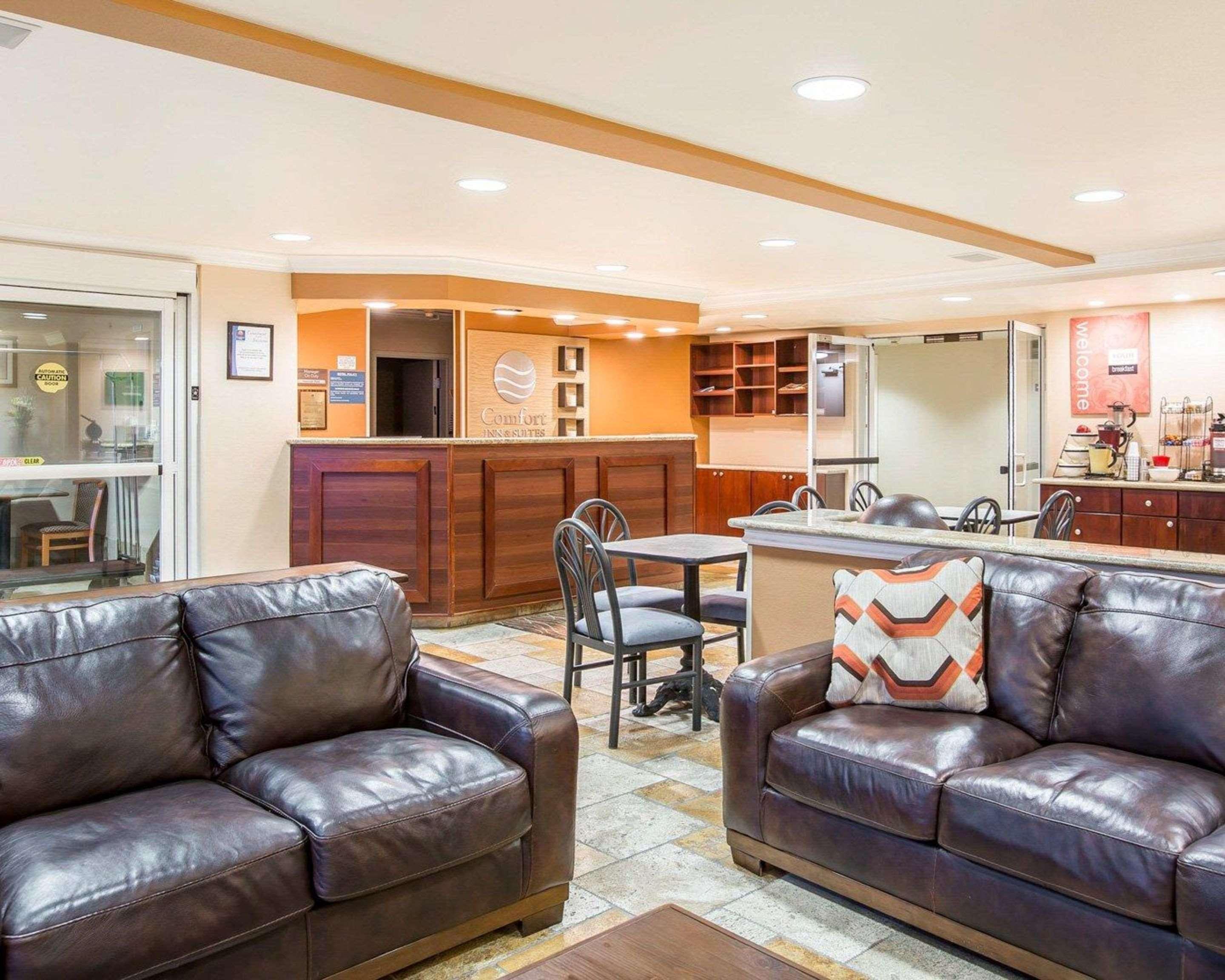Vista Lobby Comfort Inn & Suites of Salinas
