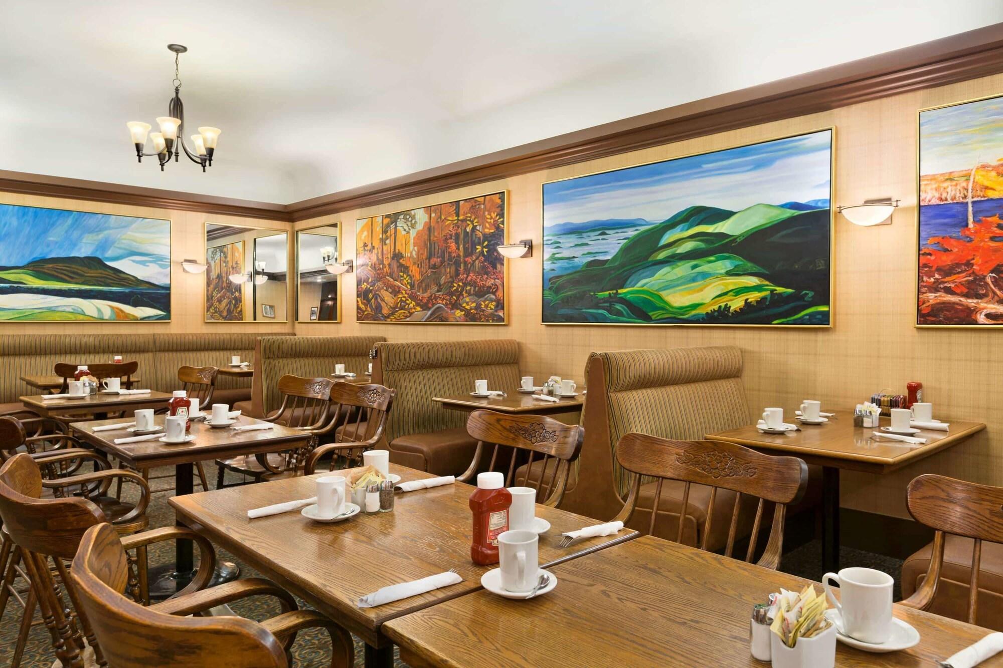 Restaurant Days Inn by Wyndham Vancouver Downtown