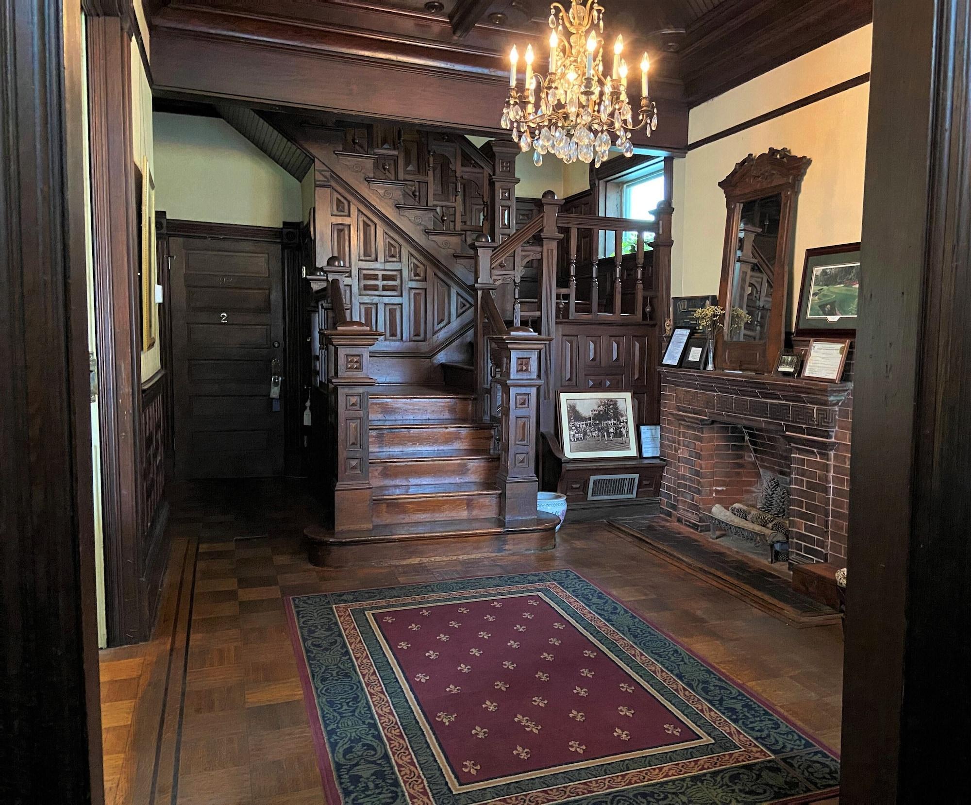Vista Lobby The Queen Anne Inn