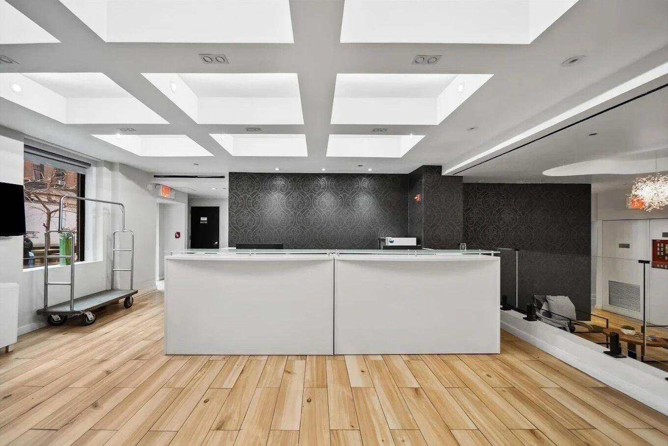 Vista Lobby Lexington Plaza Hotel