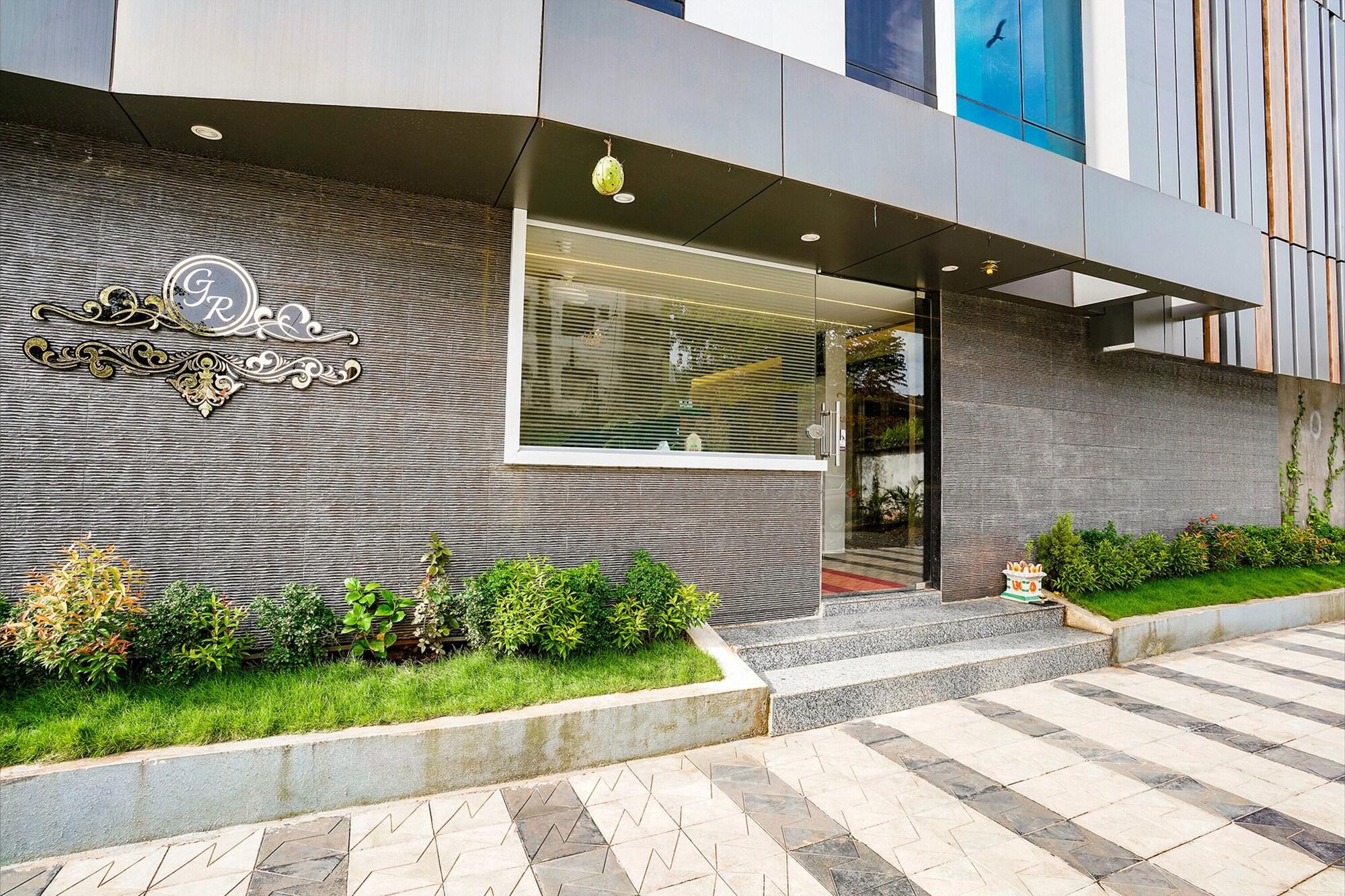 Vista Exterior Fabhotel Grand Residency