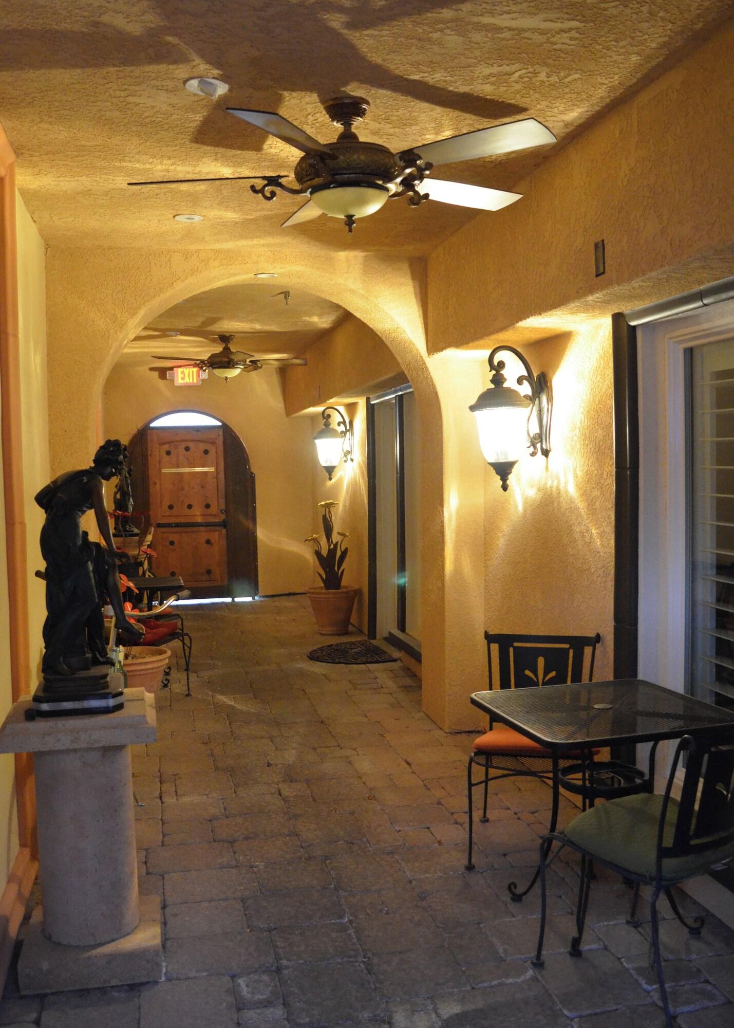 Varios Milos Inn