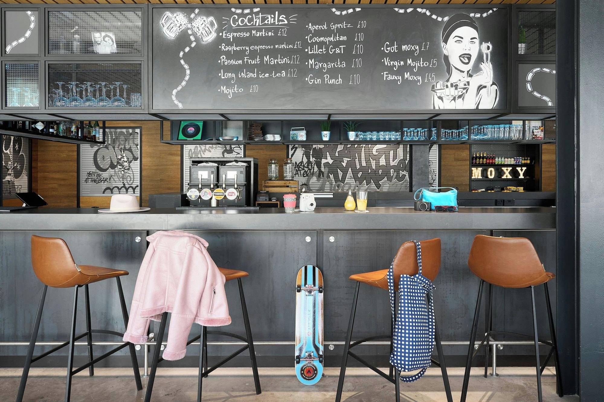 Bar/Salón Moxy Bristol