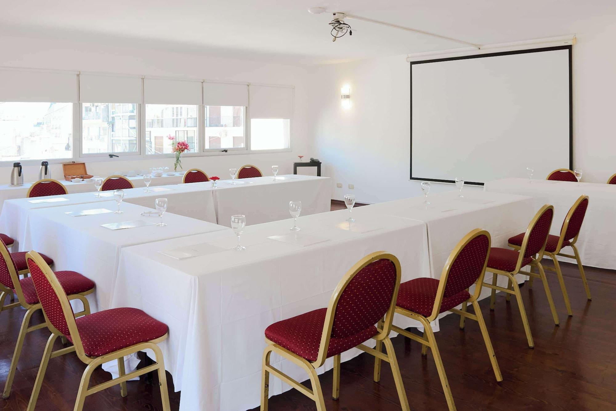 Sala de Reuniones Dazzler by Wyndham Buenos Aires Maipu