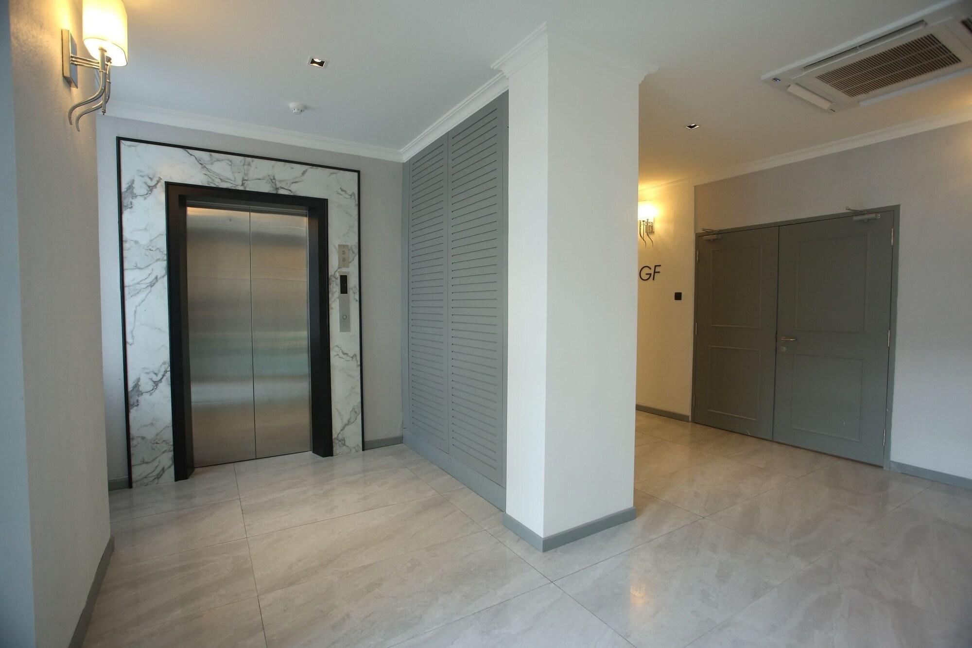 Varios Stanton Hotel