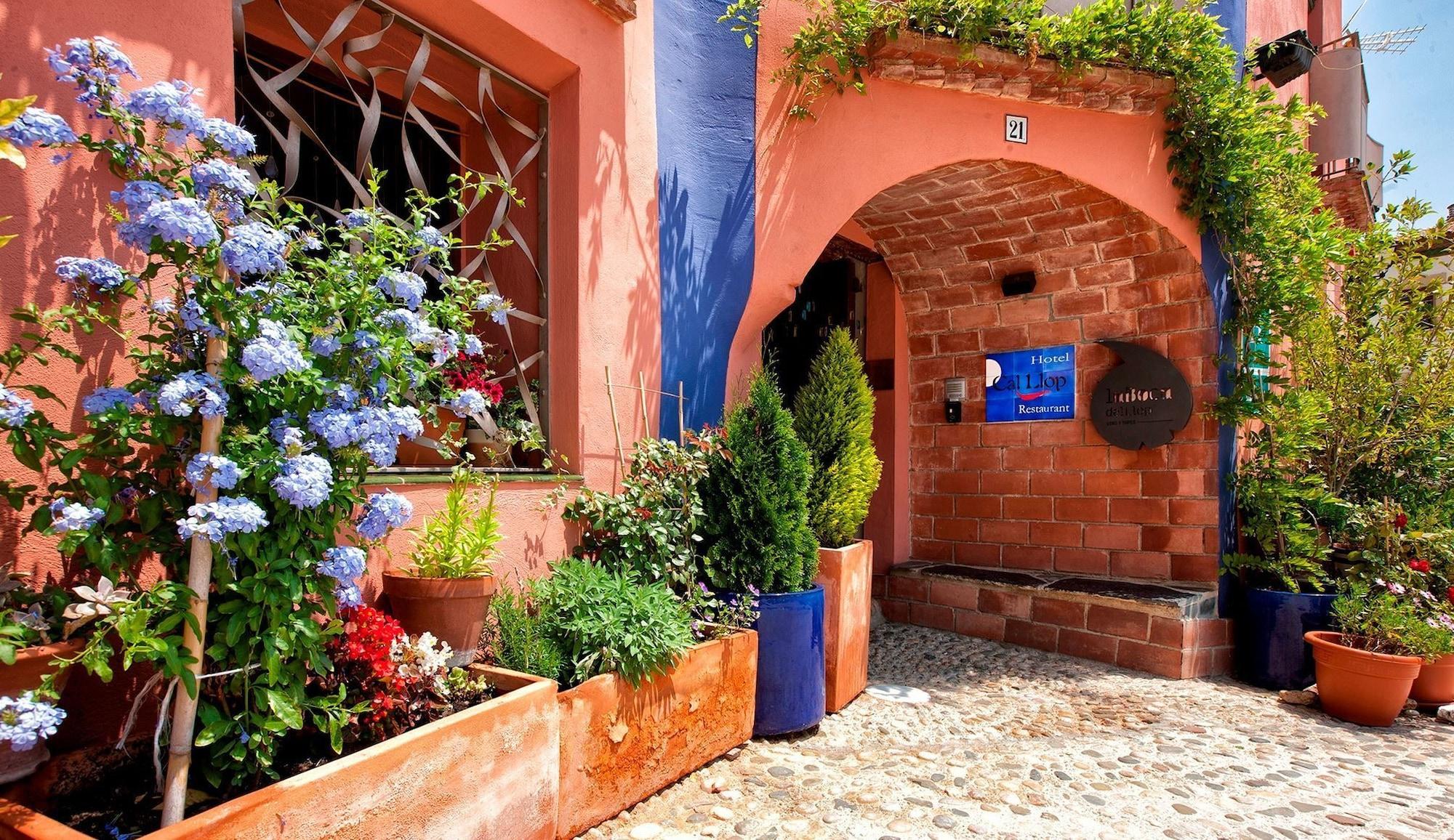 Vista Exterior Hotel & Restaurant Cal Llop