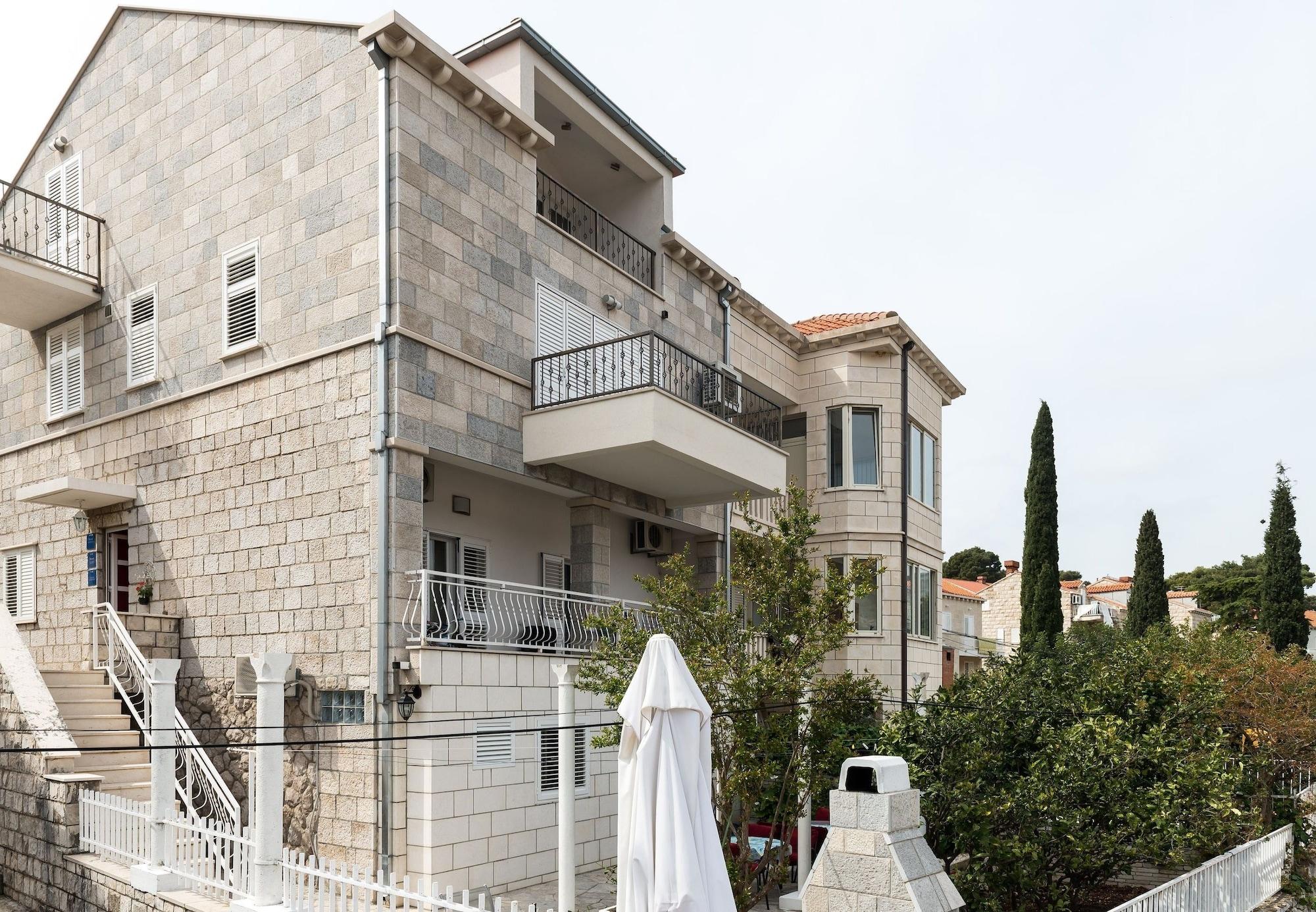 Varios Guest House Cuk