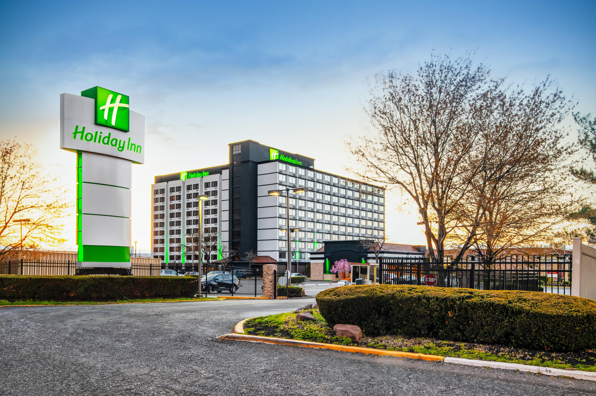Vista Exterior Holiday Inn Newark International Airport by IHG