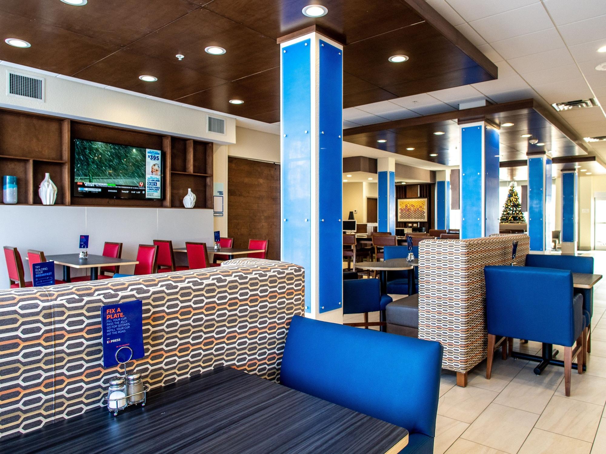Vista Exterior Holiday Inn Express & Suites Oklahoma City Airport by IHG